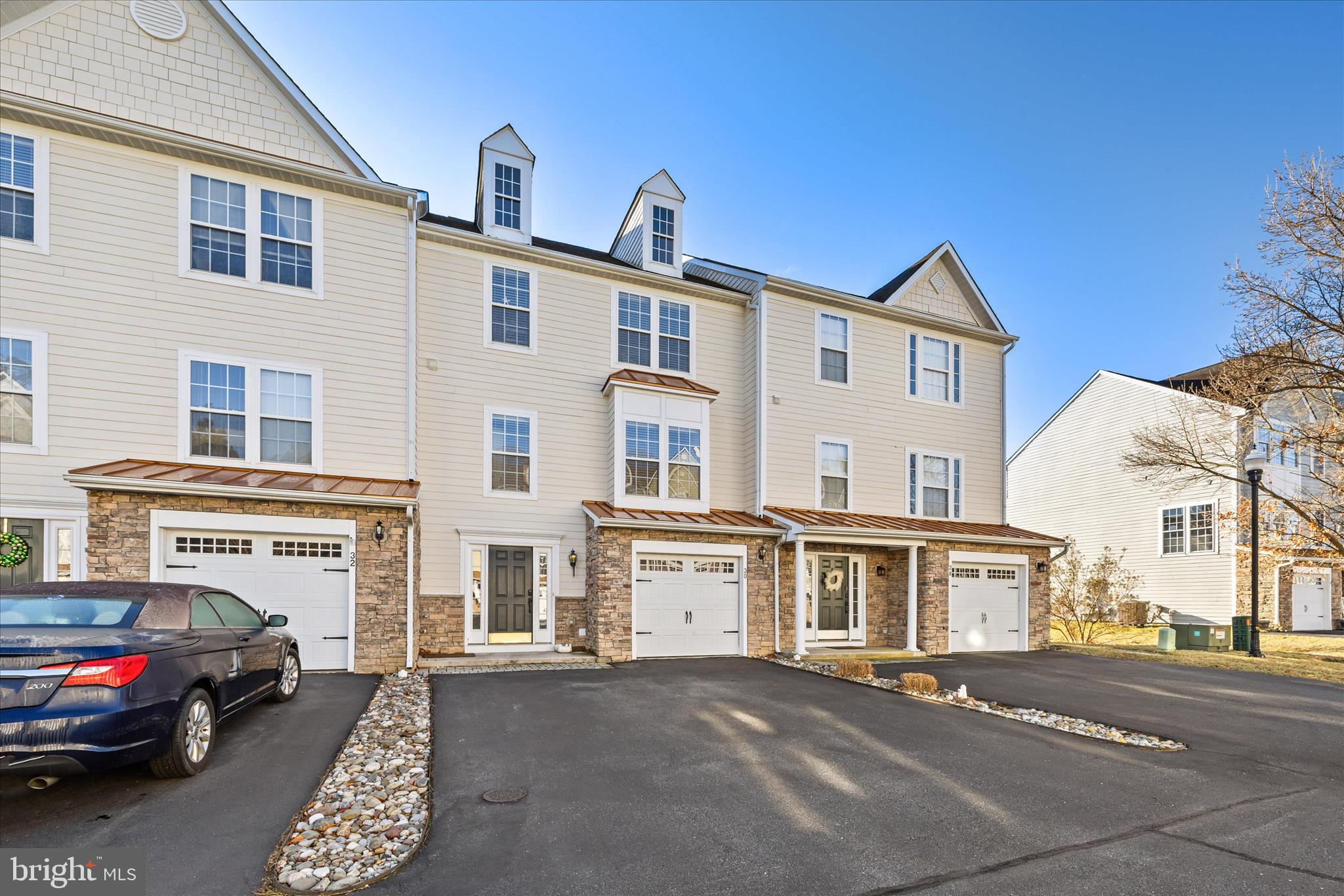 CREEKSIDE - Residential