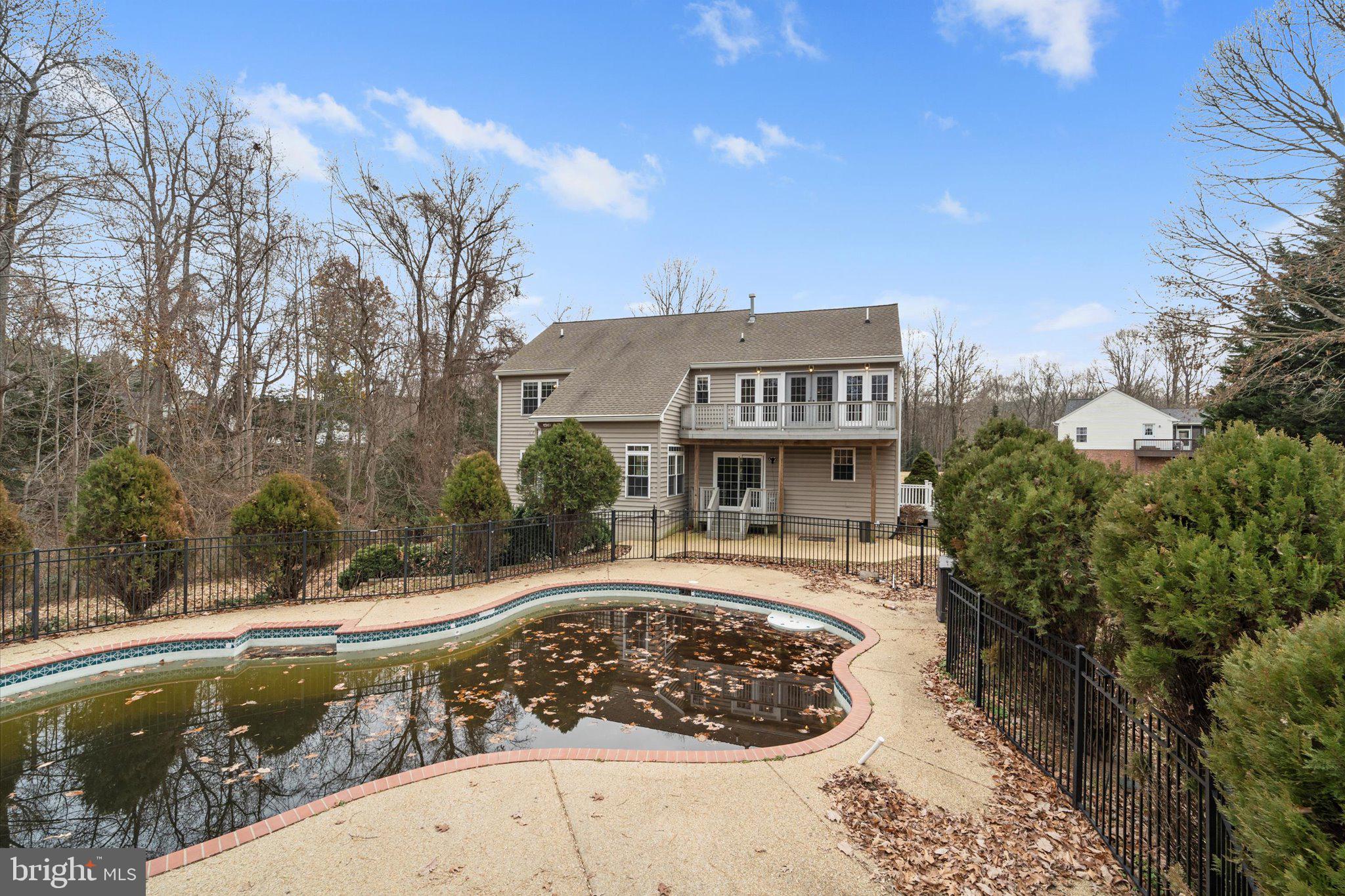 ISLAND CREEK WOODS - Residential