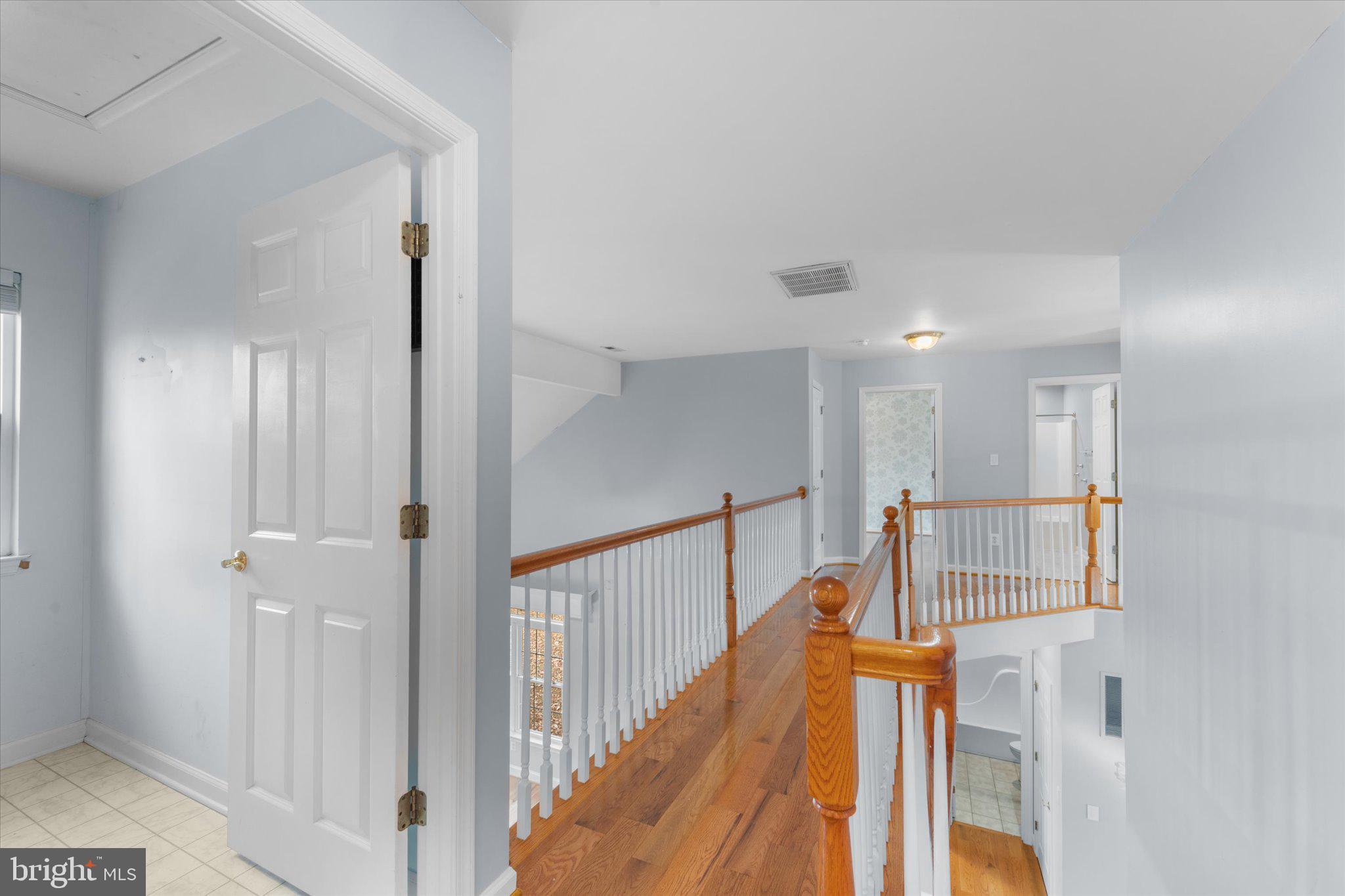 ISLAND CREEK WOODS - Residential