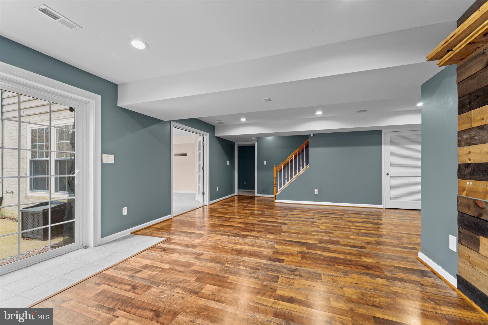 ISLAND CREEK WOODS - Residential