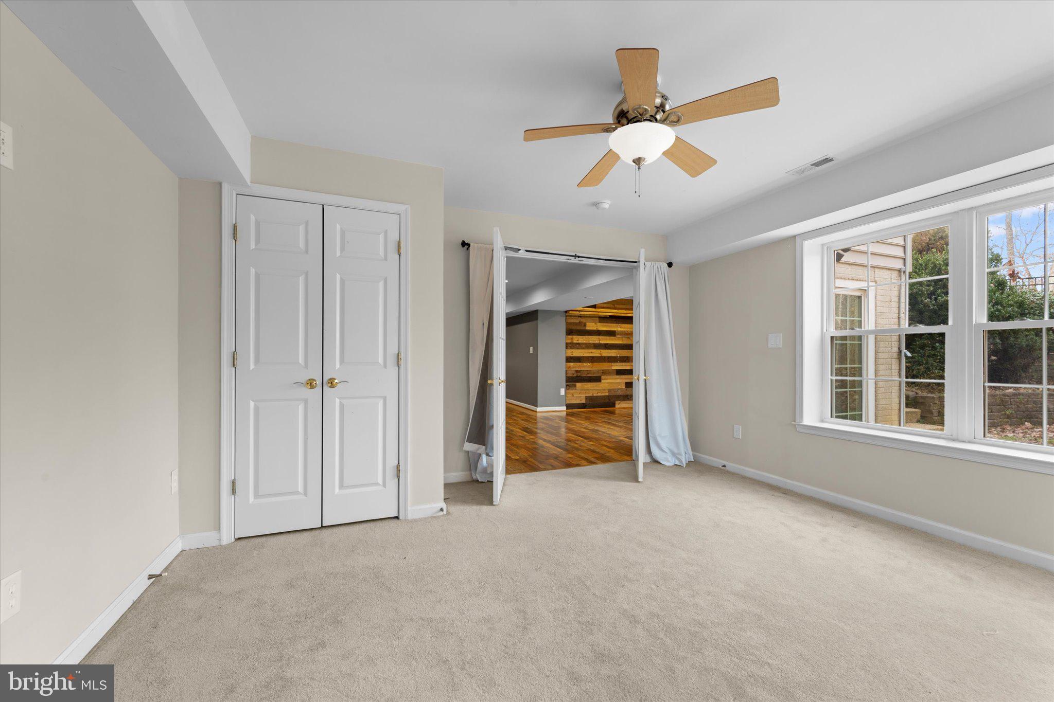 ISLAND CREEK WOODS - Residential