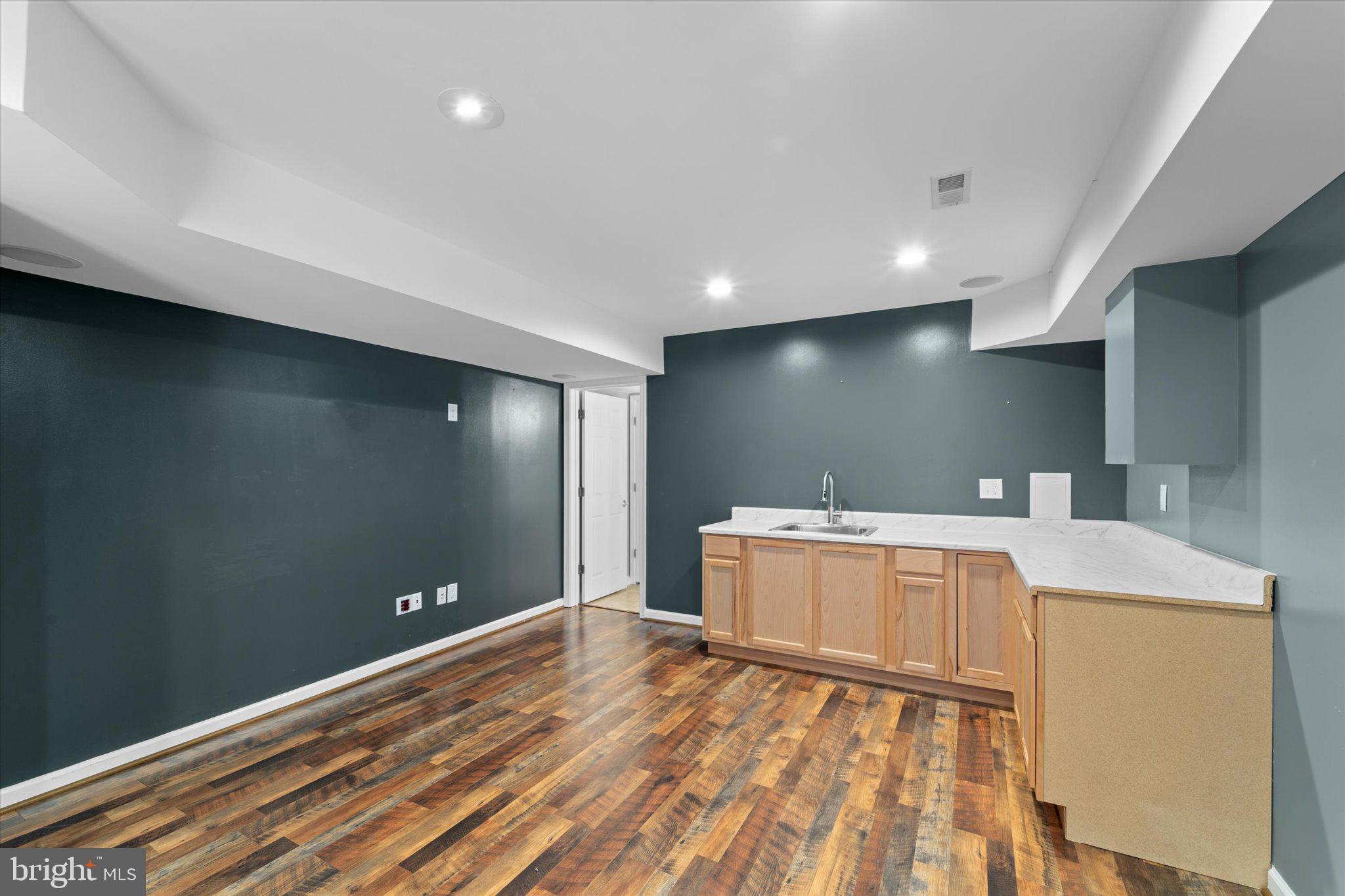 ISLAND CREEK WOODS - Residential