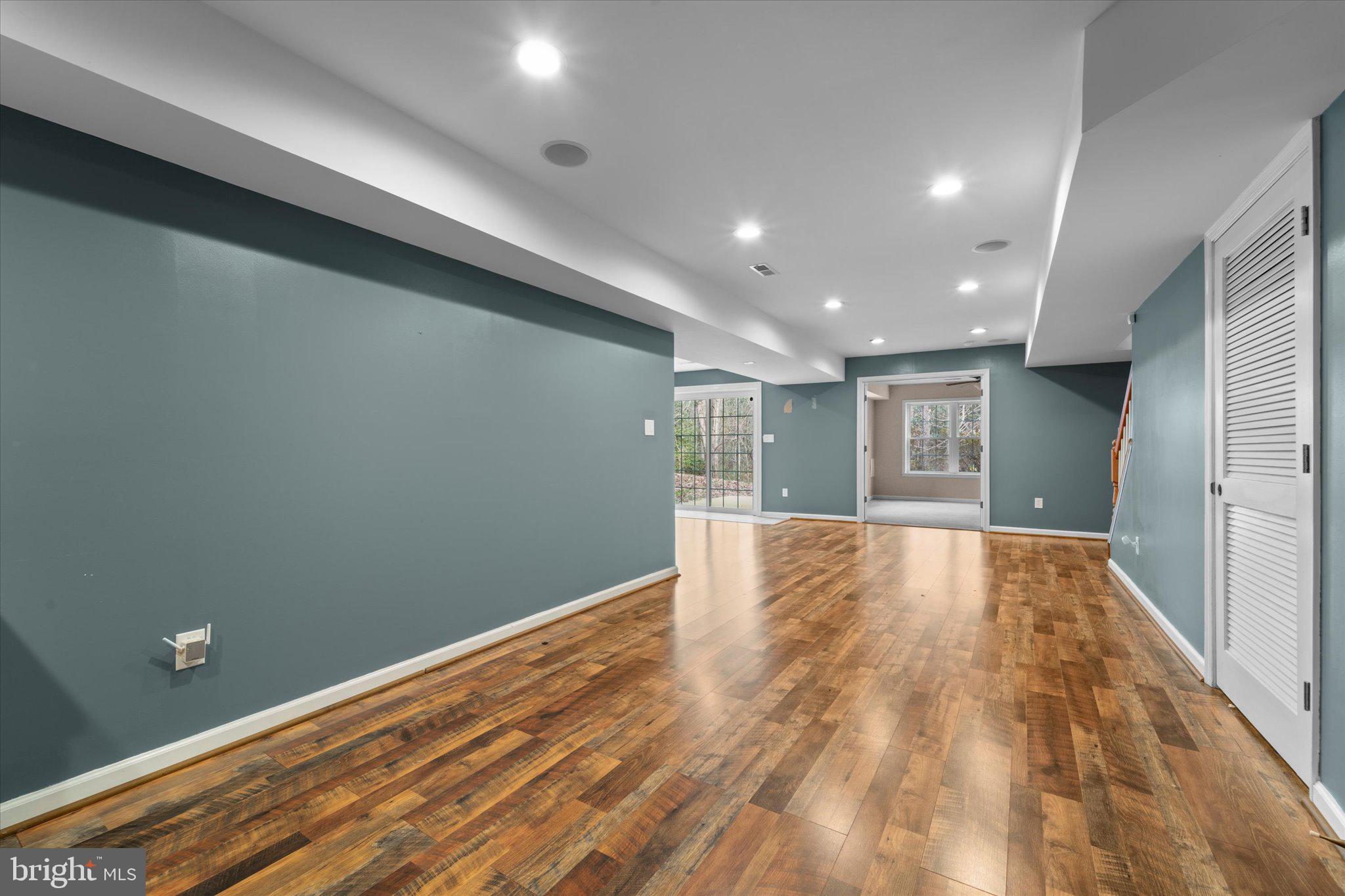 ISLAND CREEK WOODS - Residential