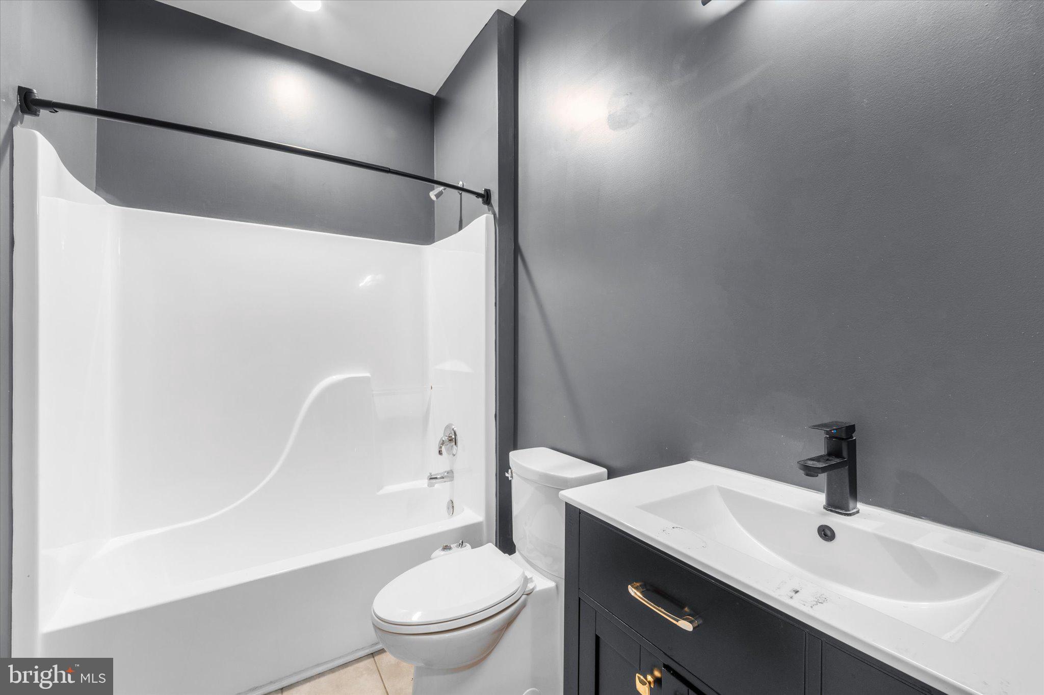 ISLAND CREEK WOODS - Residential