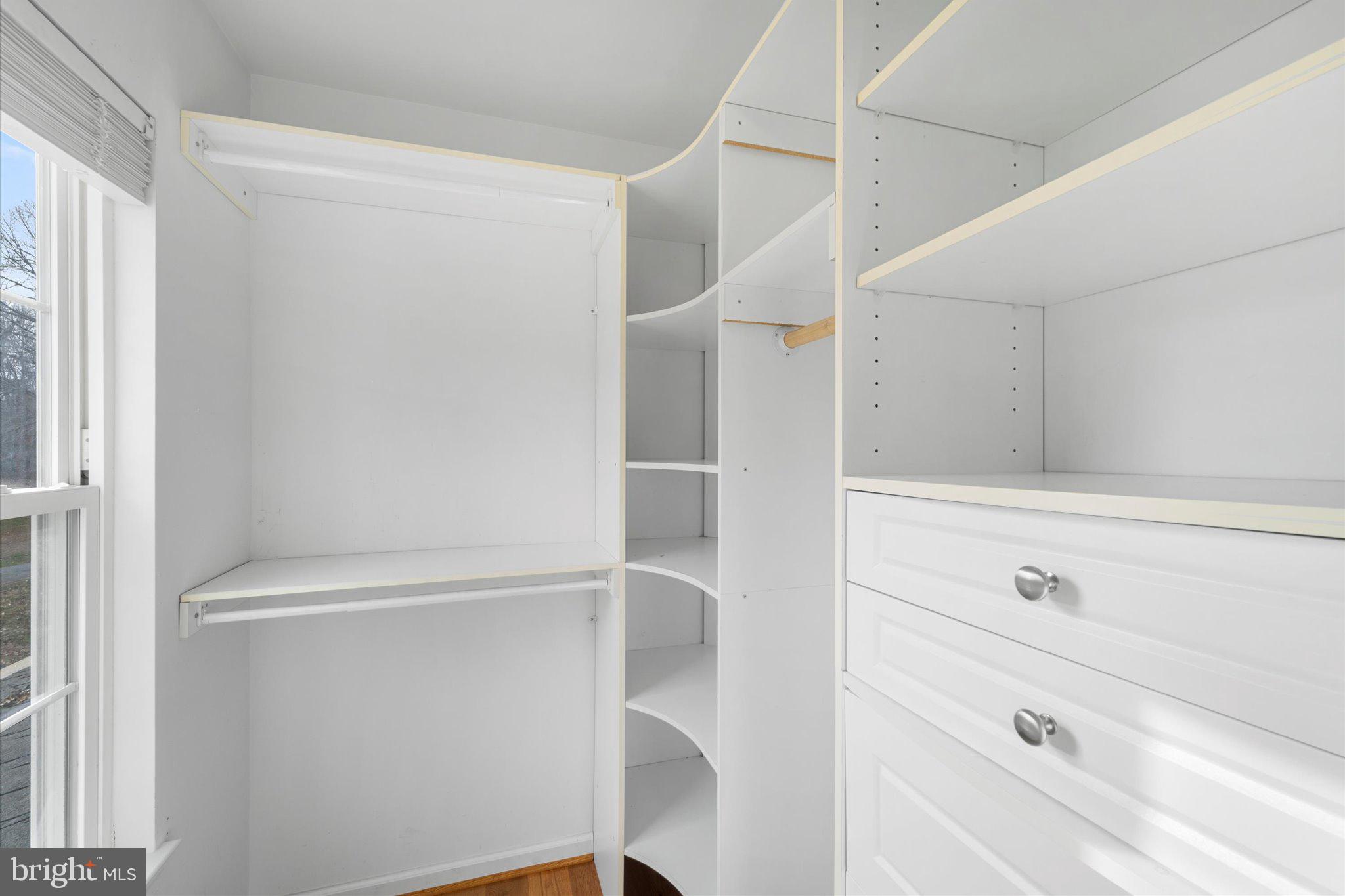 ISLAND CREEK WOODS - Residential