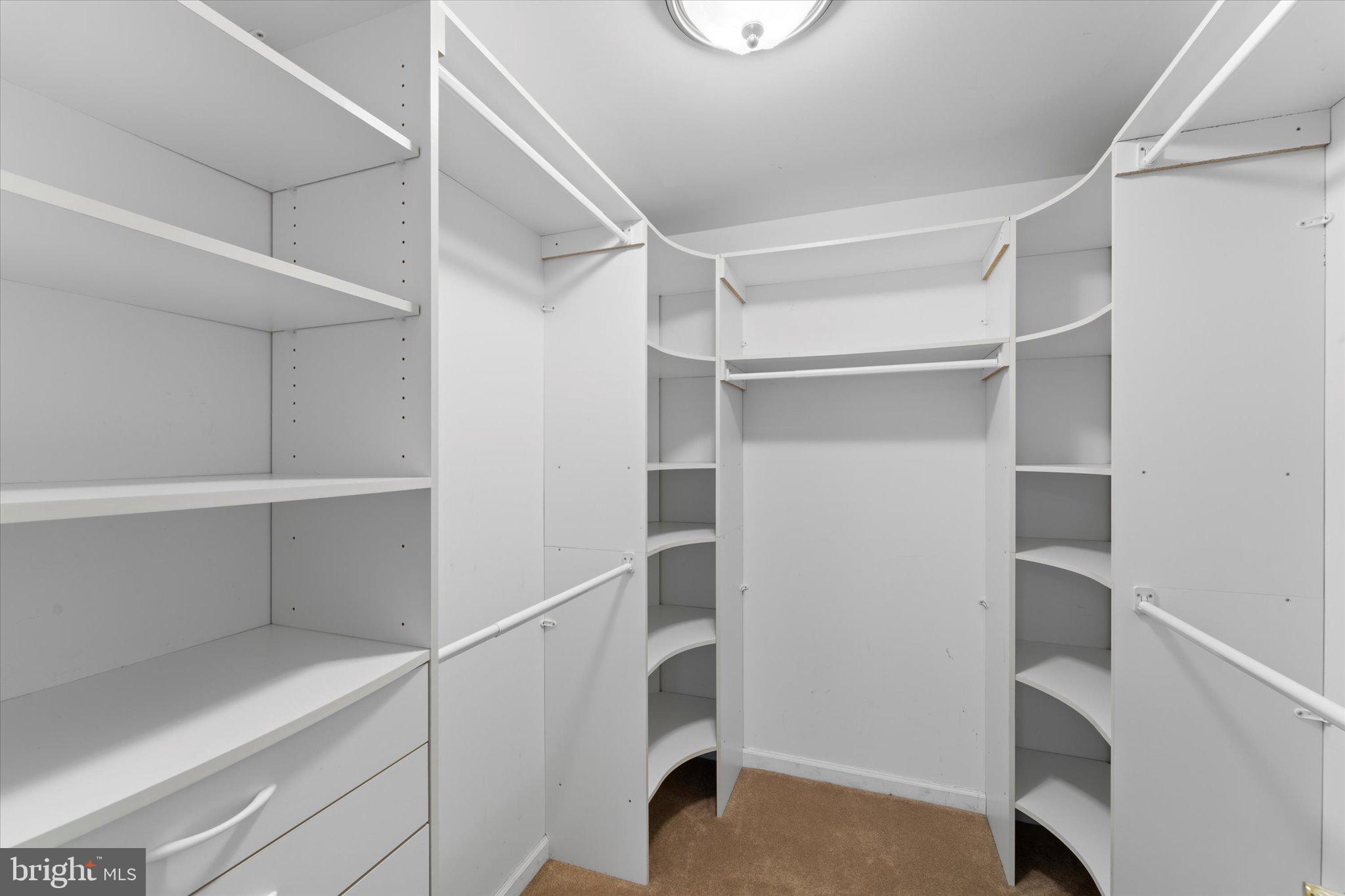 ISLAND CREEK WOODS - Residential