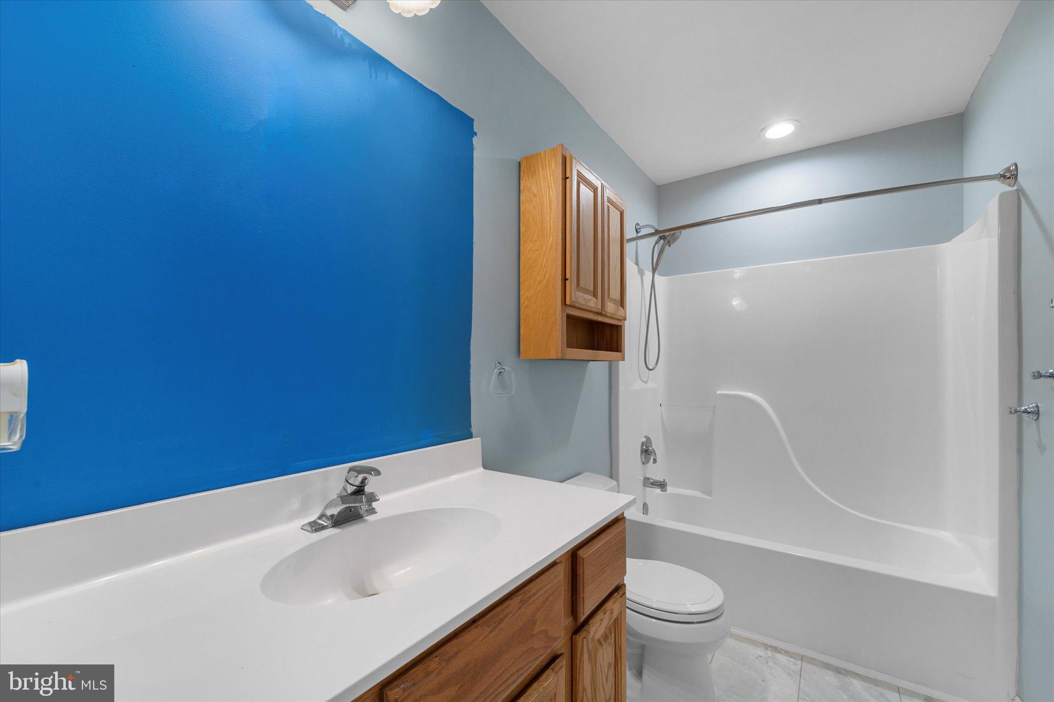 ISLAND CREEK WOODS - Residential