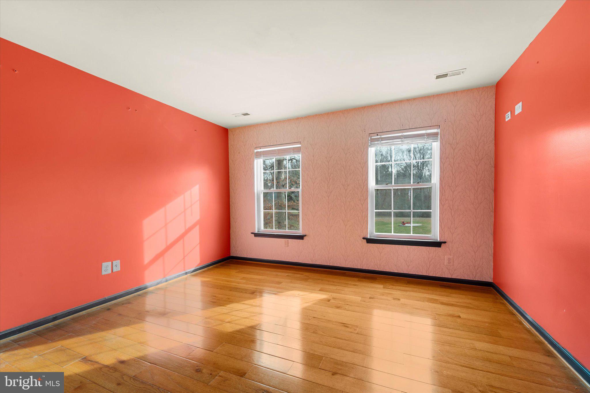 ISLAND CREEK WOODS - Residential