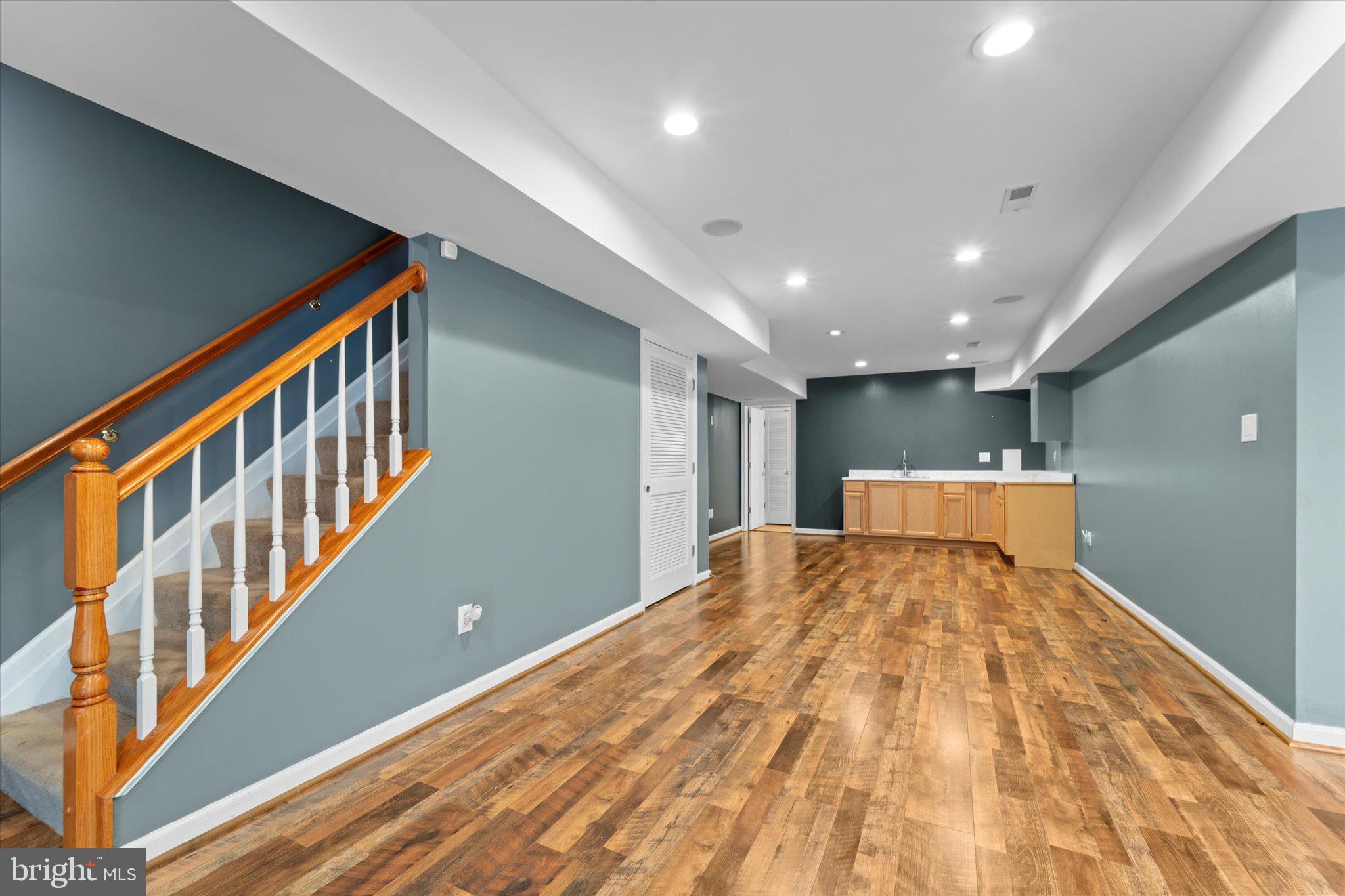 ISLAND CREEK WOODS - Residential