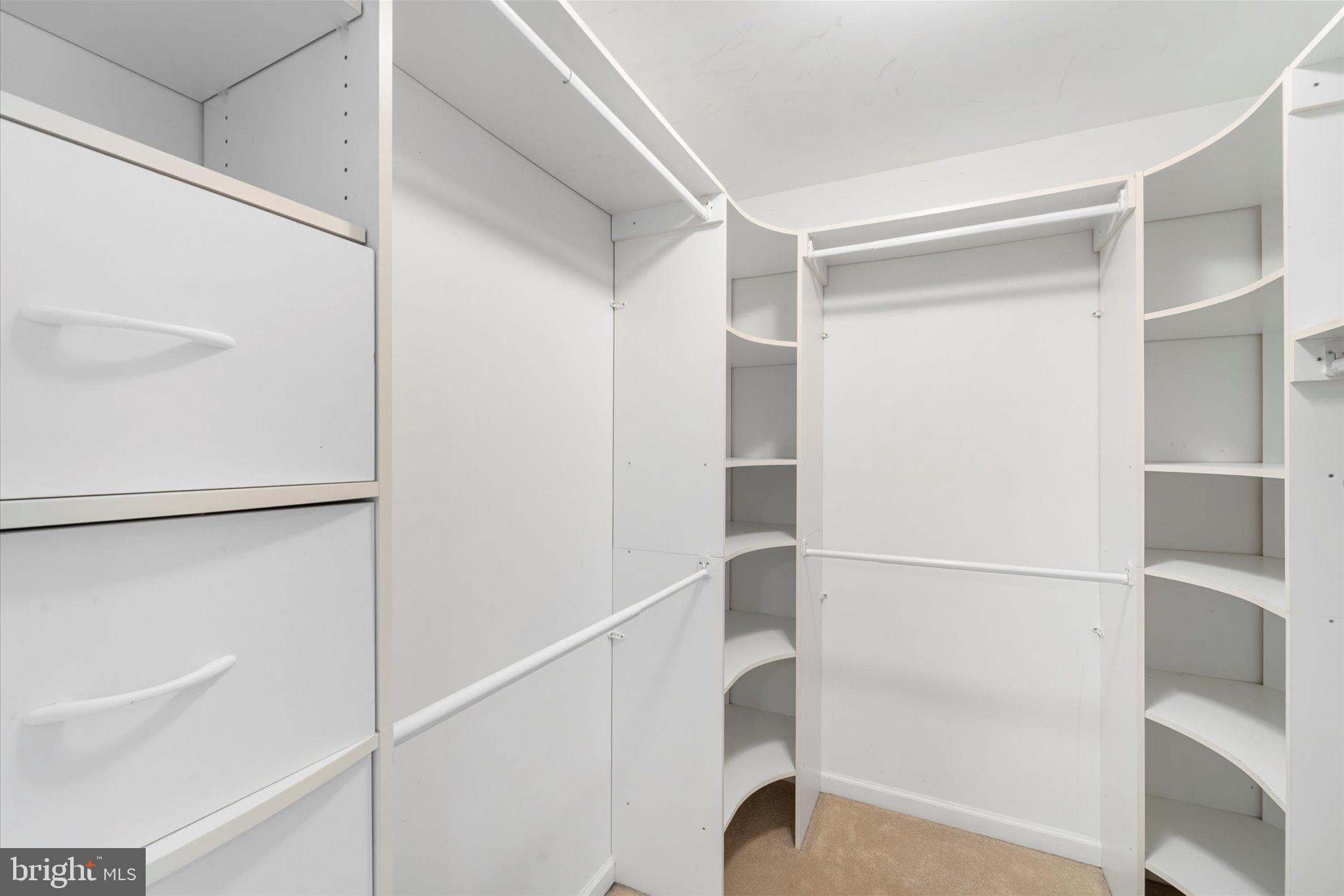 ISLAND CREEK WOODS - Residential