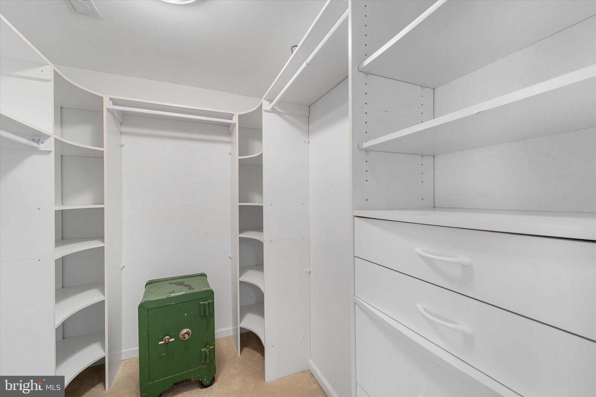 ISLAND CREEK WOODS - Residential