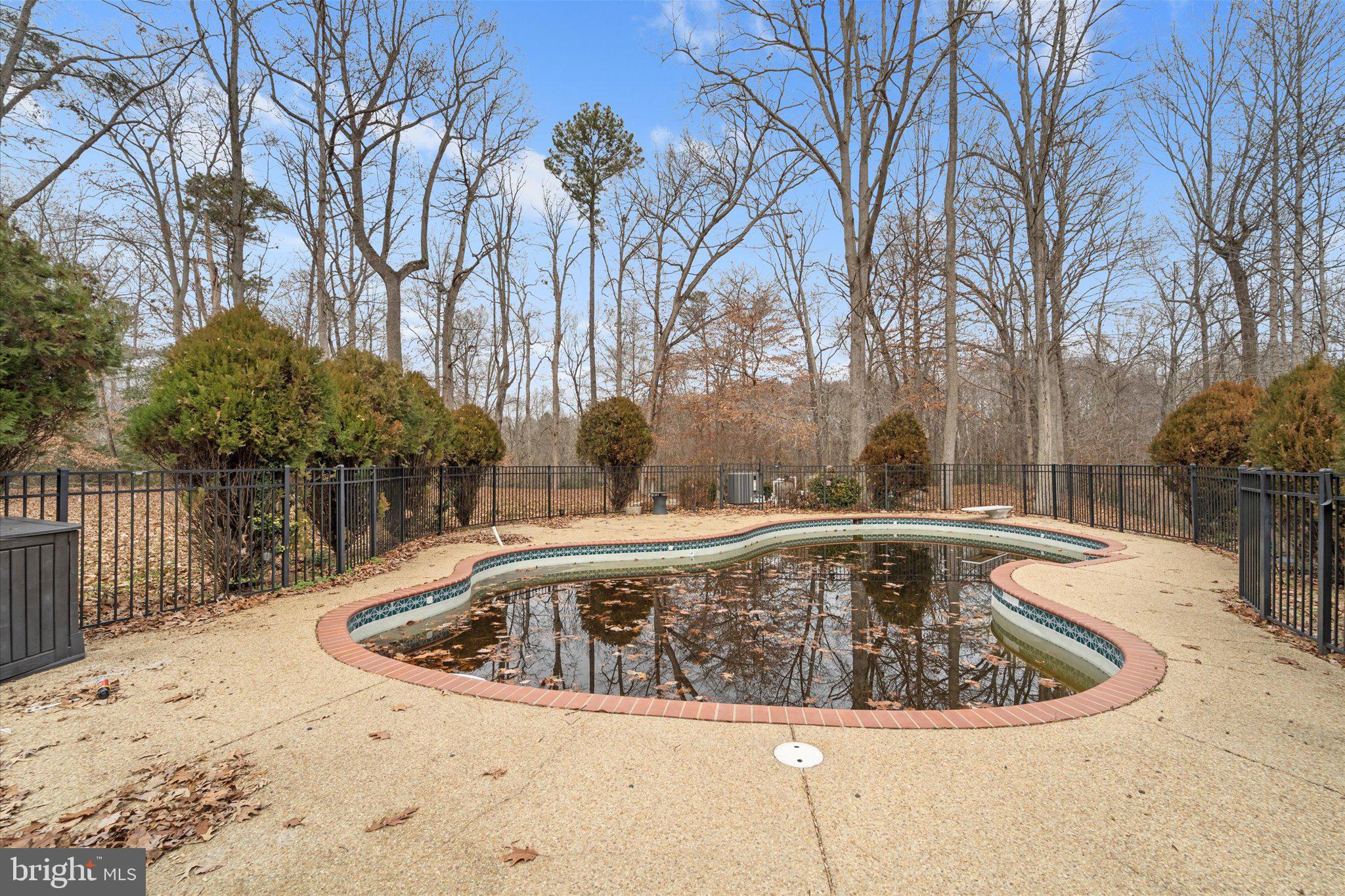 ISLAND CREEK WOODS - Residential