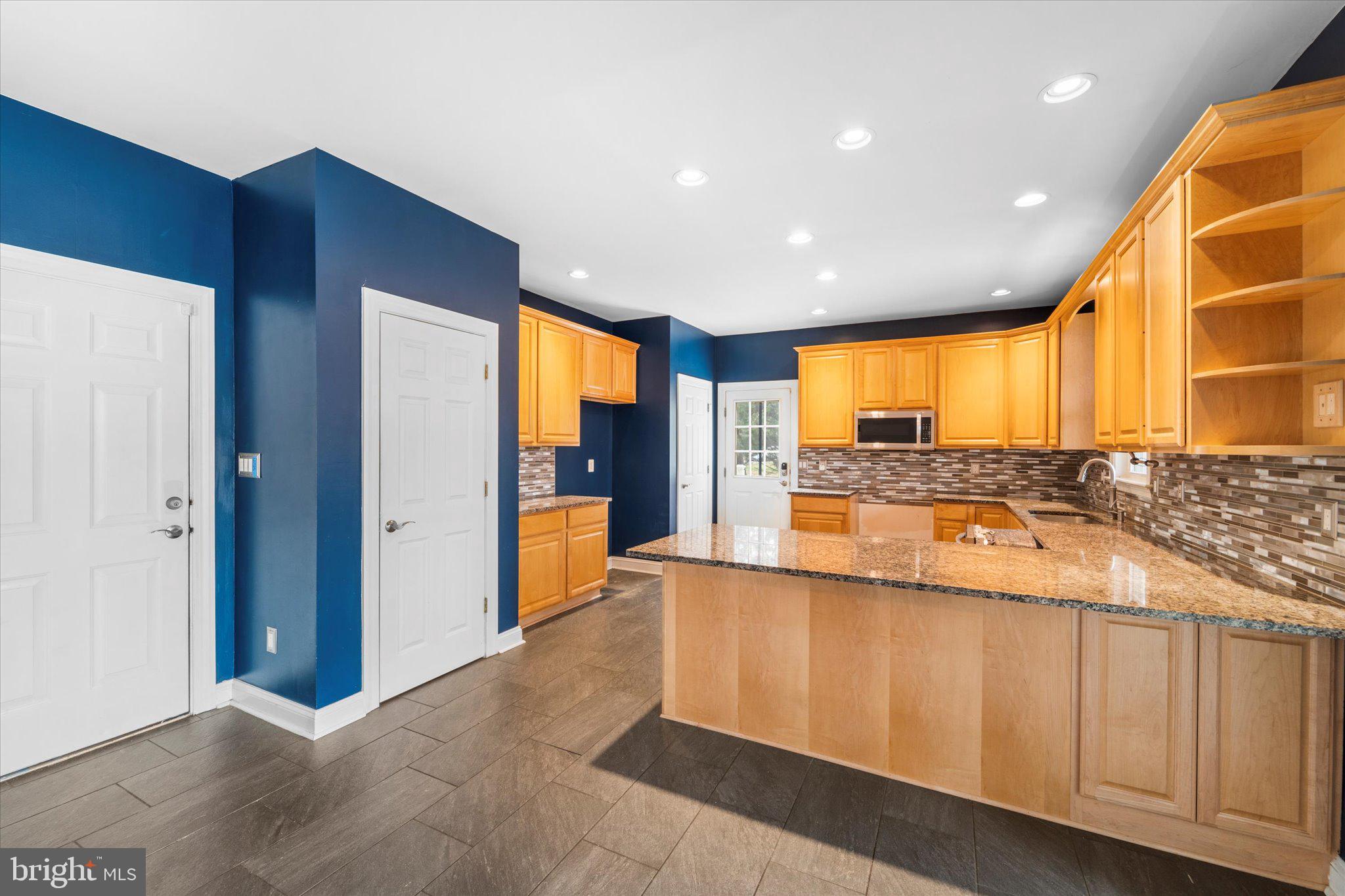 ISLAND CREEK WOODS - Residential