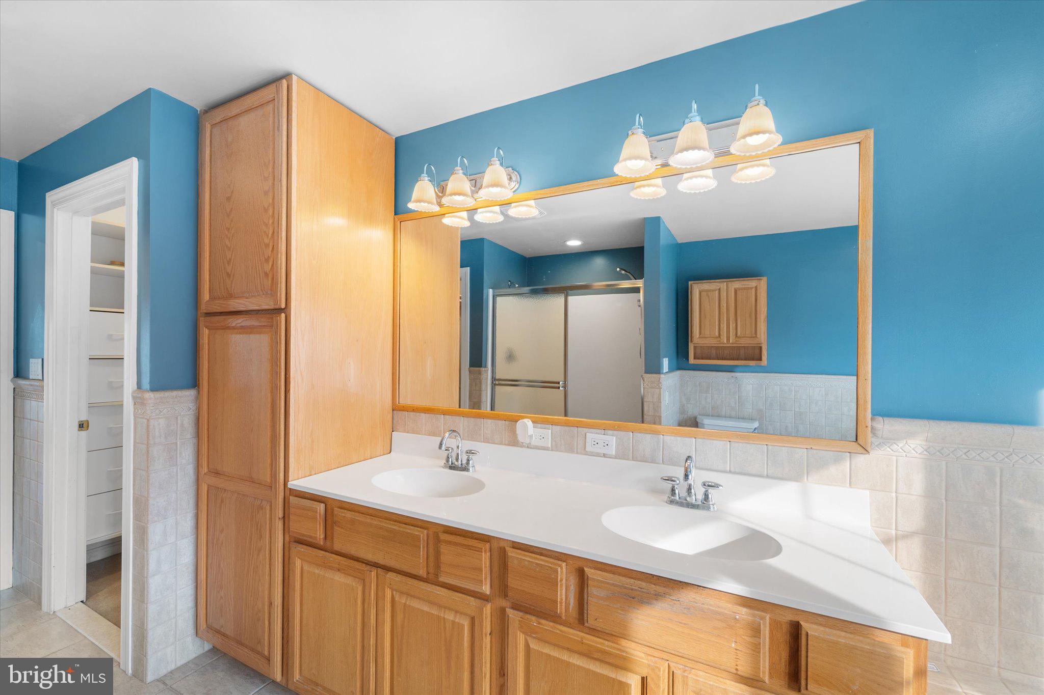 ISLAND CREEK WOODS - Residential