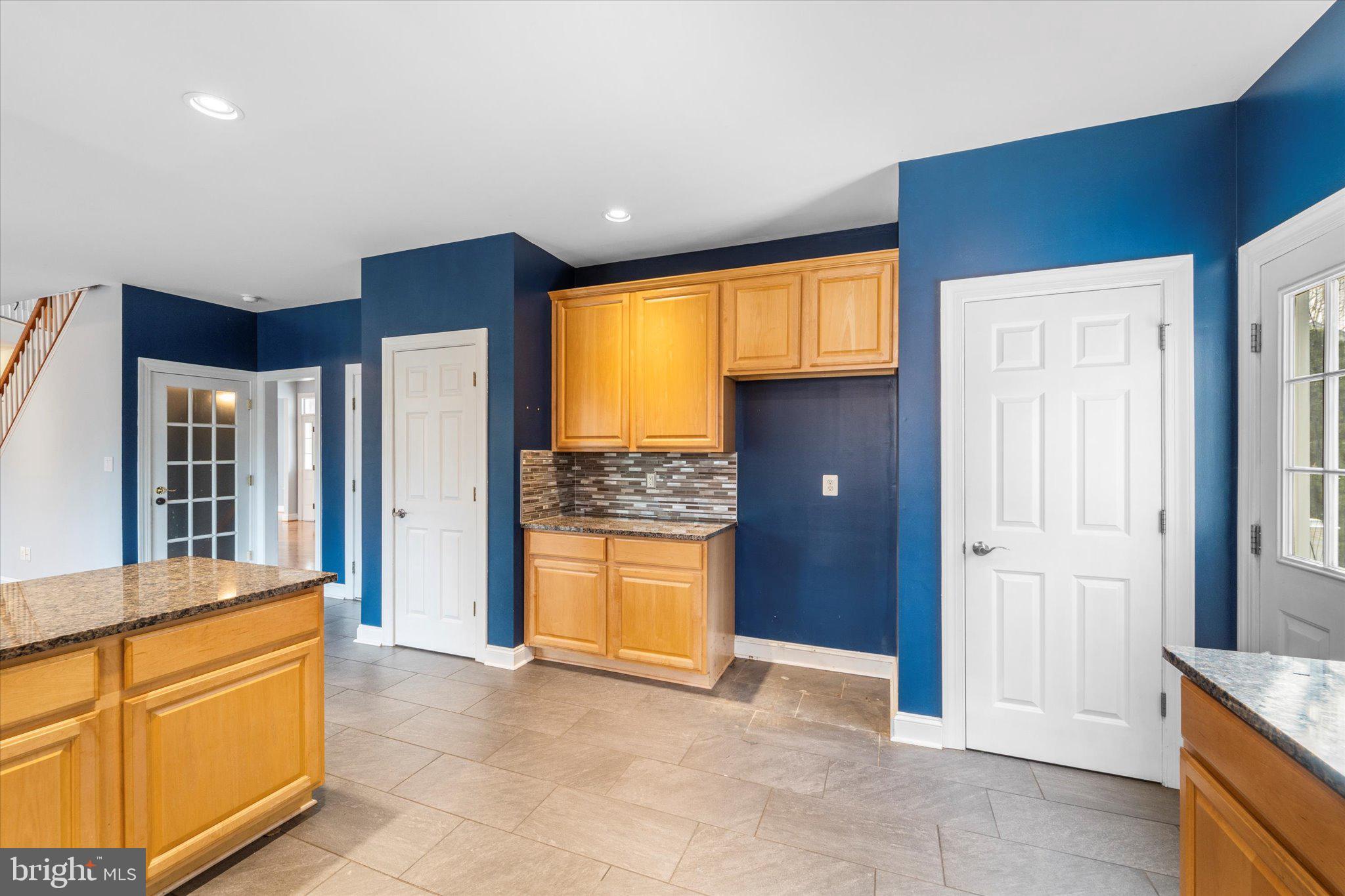 ISLAND CREEK WOODS - Residential