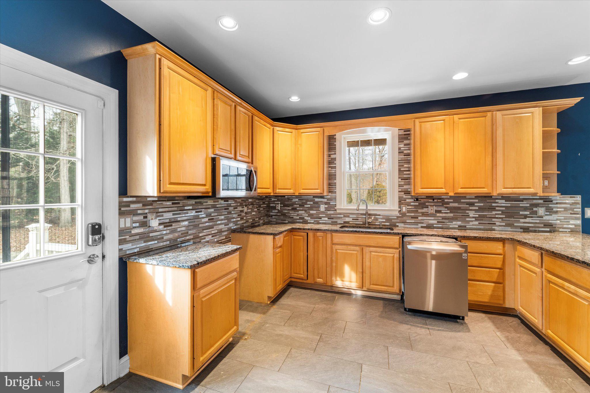 ISLAND CREEK WOODS - Residential