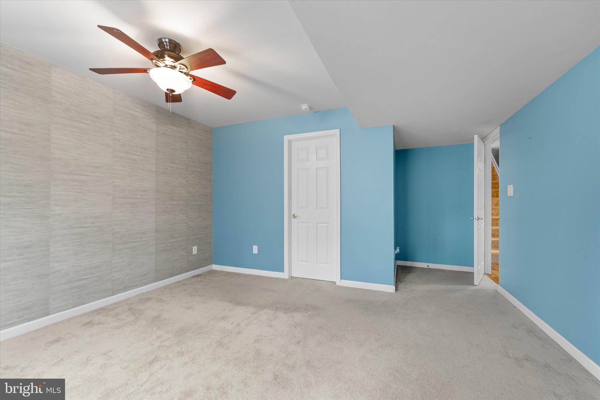 ISLAND CREEK WOODS - Residential