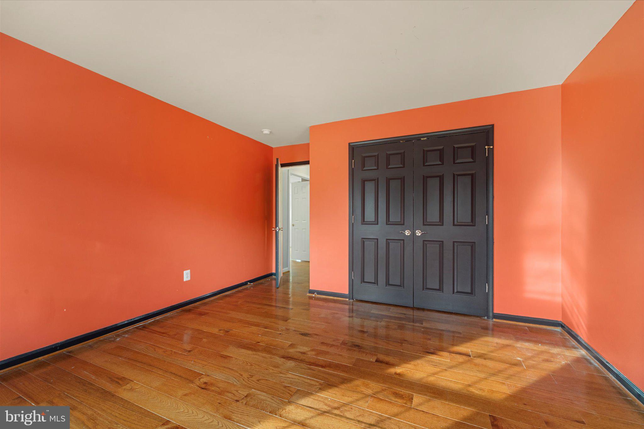 ISLAND CREEK WOODS - Residential