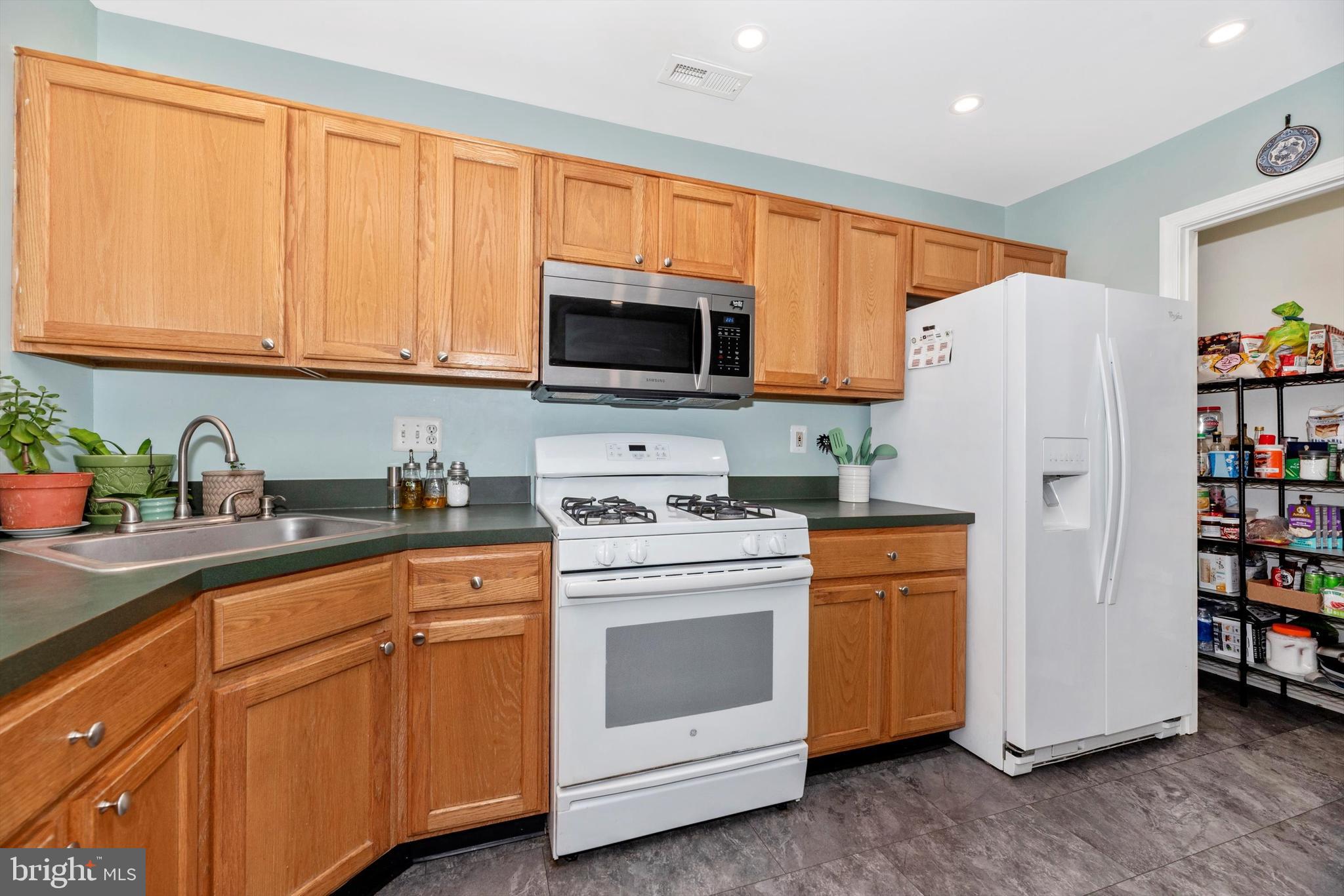 BALLENGER CREEK CENTER POND - Residential