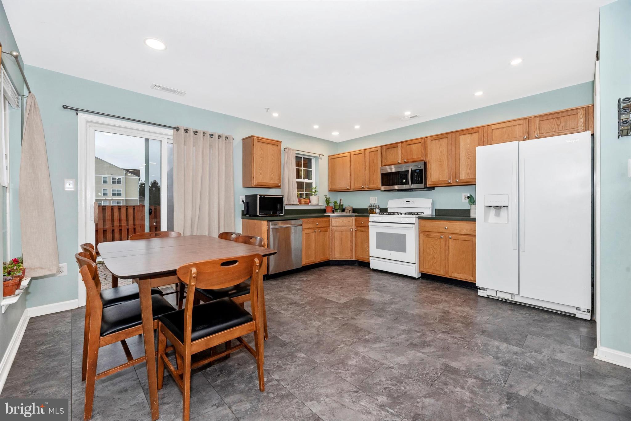 BALLENGER CREEK CENTER POND - Residential