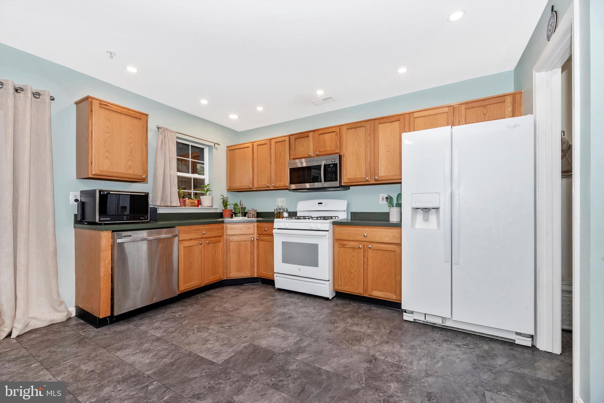 BALLENGER CREEK CENTER POND - Residential