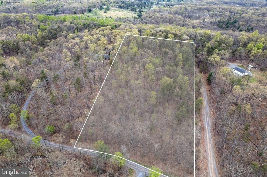 Great lot to build your weekend getaway or permanent retreat.  Private community lake.  Perc on file with county (see attached docs)