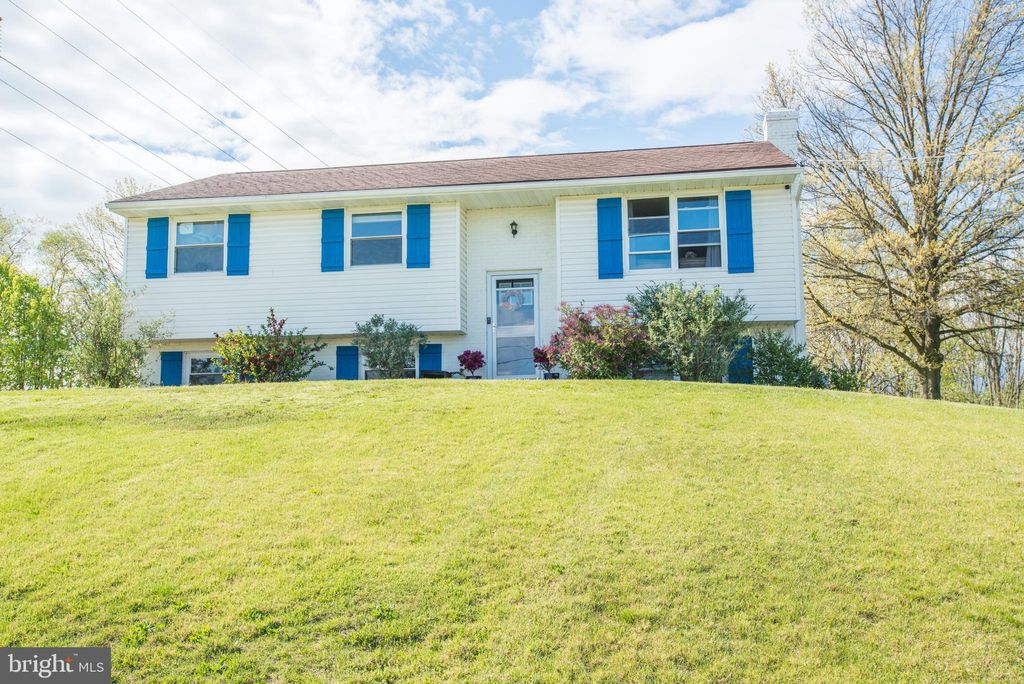 Photo of 47 Parkview Drive, Elizabethtown, PA 17022 (MLS # PALA2049970)