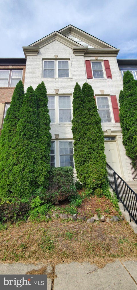 Photo of 193 Great Laurel Square SE, LEESBURG, VA 20175 (MLS # VALO2136186)