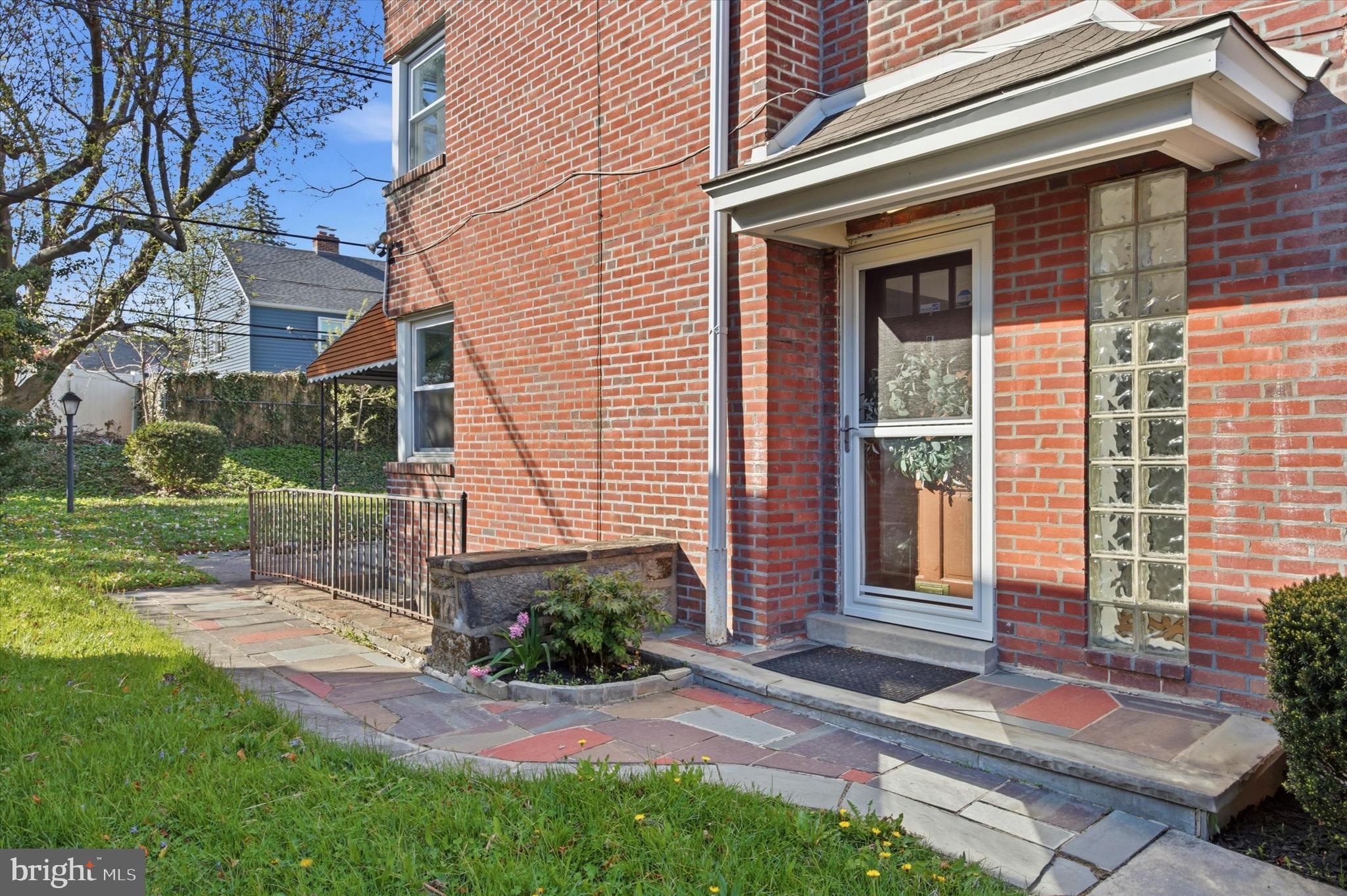 917 E WADSWORTH AVENUE