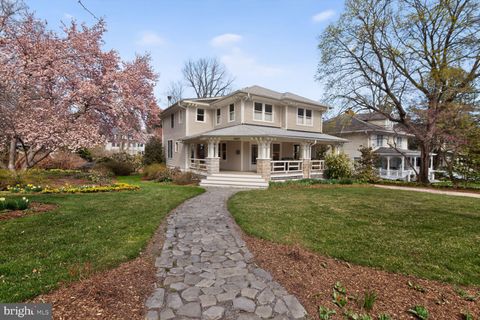 Photo of 3927 Washington Street, KENSINGTON, MD 20895 (MLS # MDMC2223648)