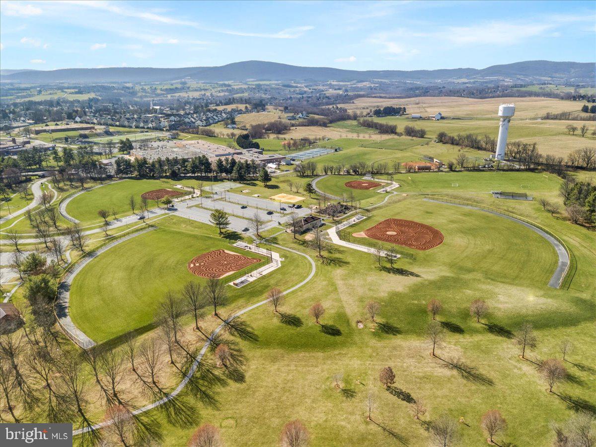 FOXFIELD AT MIDDLETOWN - Residential