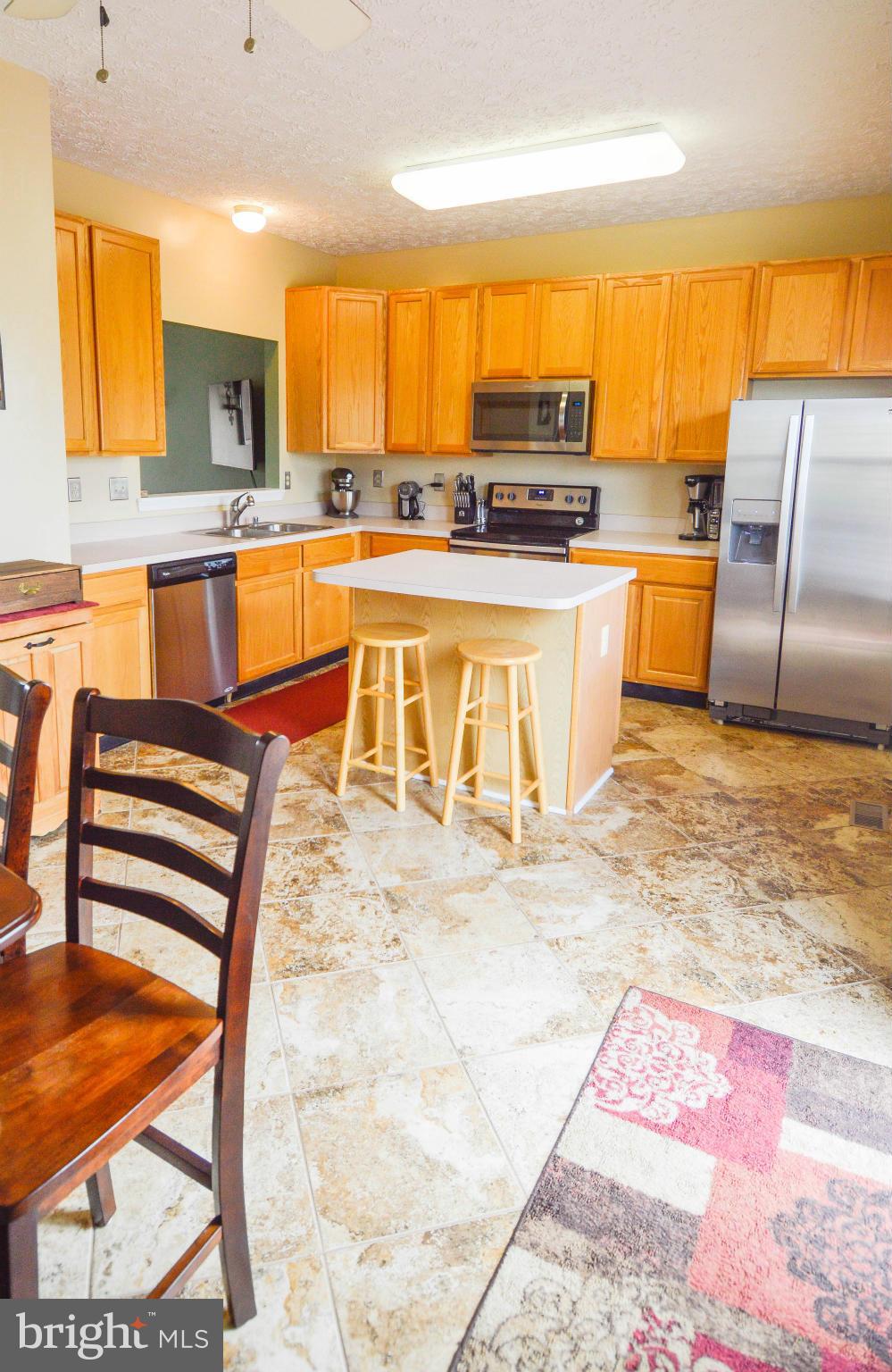 CONSTANT FRIENDSHIP - Residential Lease