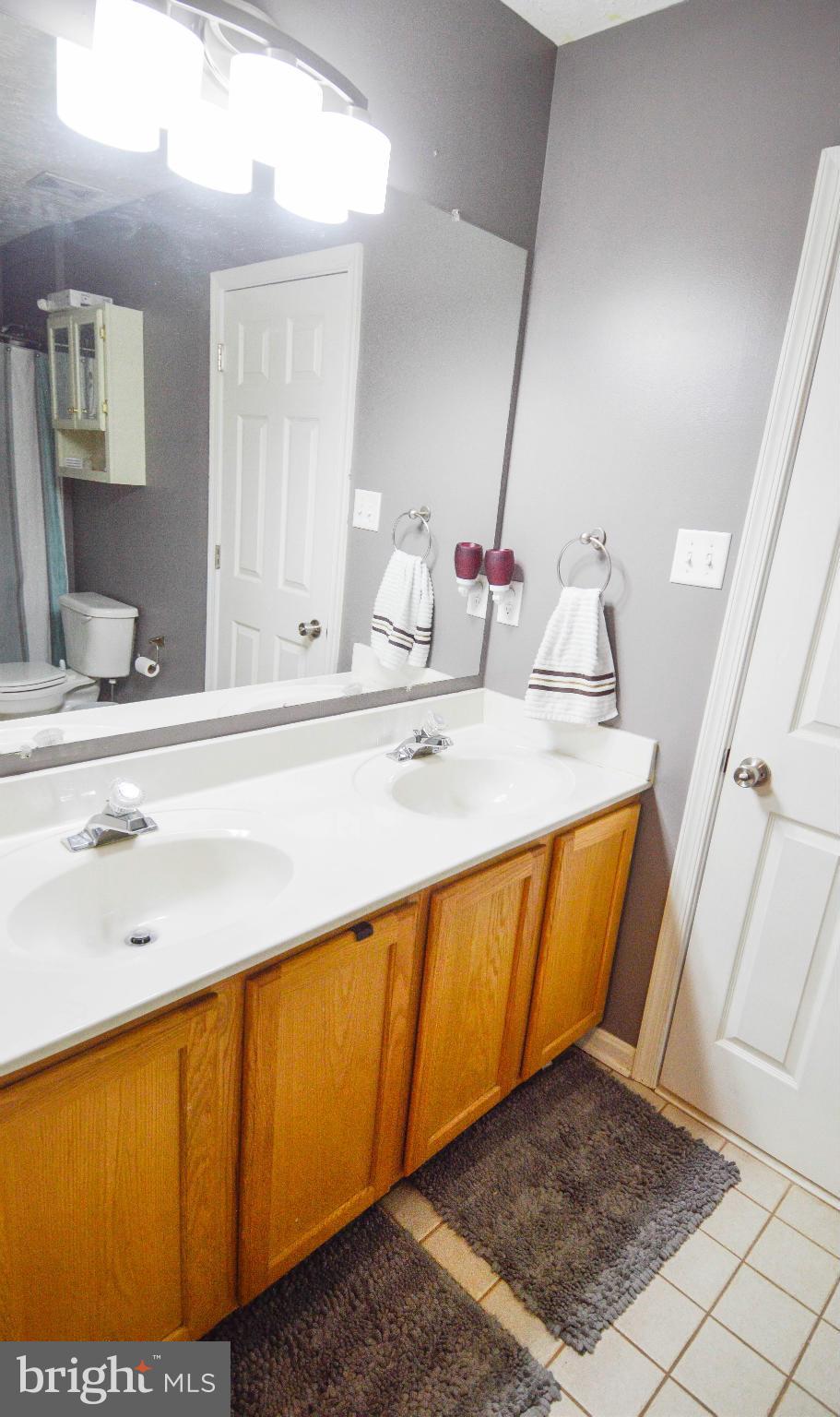 CONSTANT FRIENDSHIP - Residential Lease