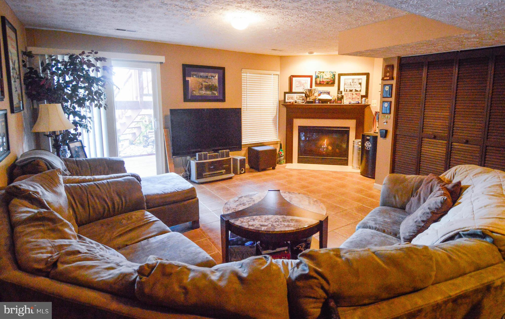 CONSTANT FRIENDSHIP - Residential Lease