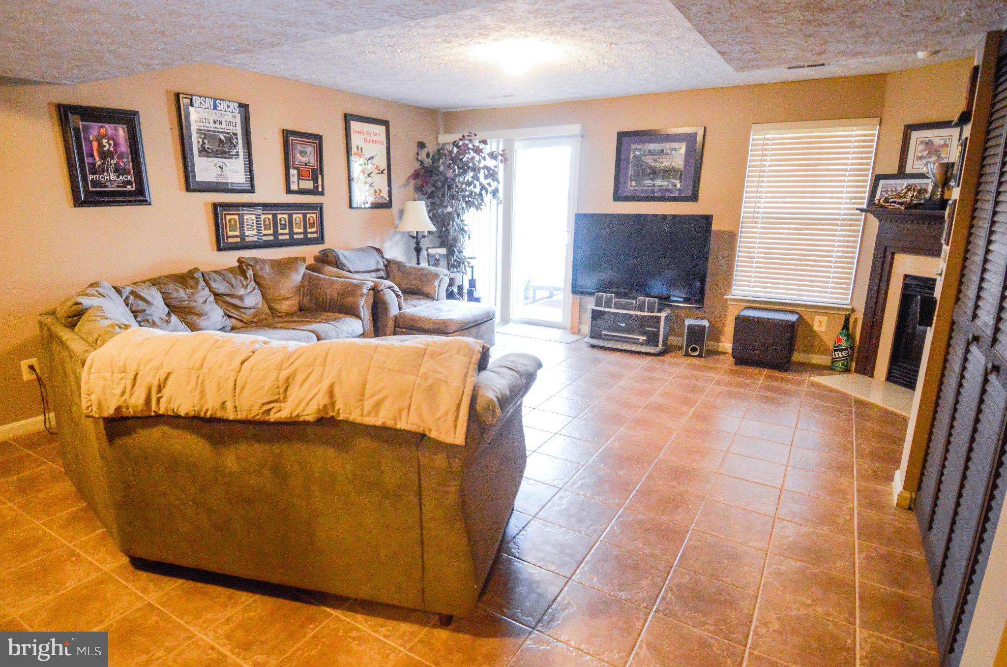 CONSTANT FRIENDSHIP - Residential Lease