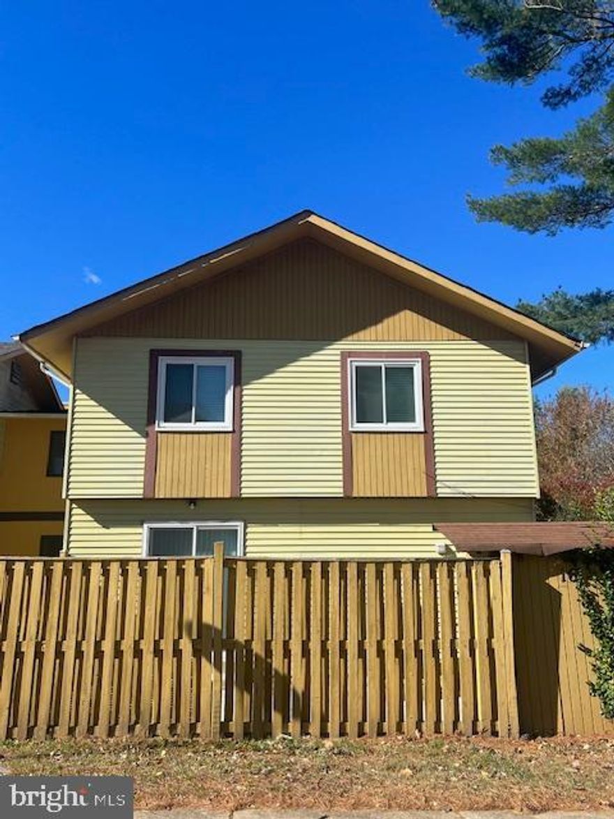 3 LEVEL TOWNHOUSE. NEW PAINT AND CARPET THROUGHOUT. FINISHED BASEMENT AND OFFICE WITH LUXURY VINYL TILE.  STAINLESS STEEL REFRIGERATOR, STOVE, AND MICROWAVE WITH GRANITE KITCHEN COUNTERTOPS.  NICE FENCED IN PATIO.
CLOSE TO RESTAURANTS,  METRO, RIDE ON, ICC AND I 270.