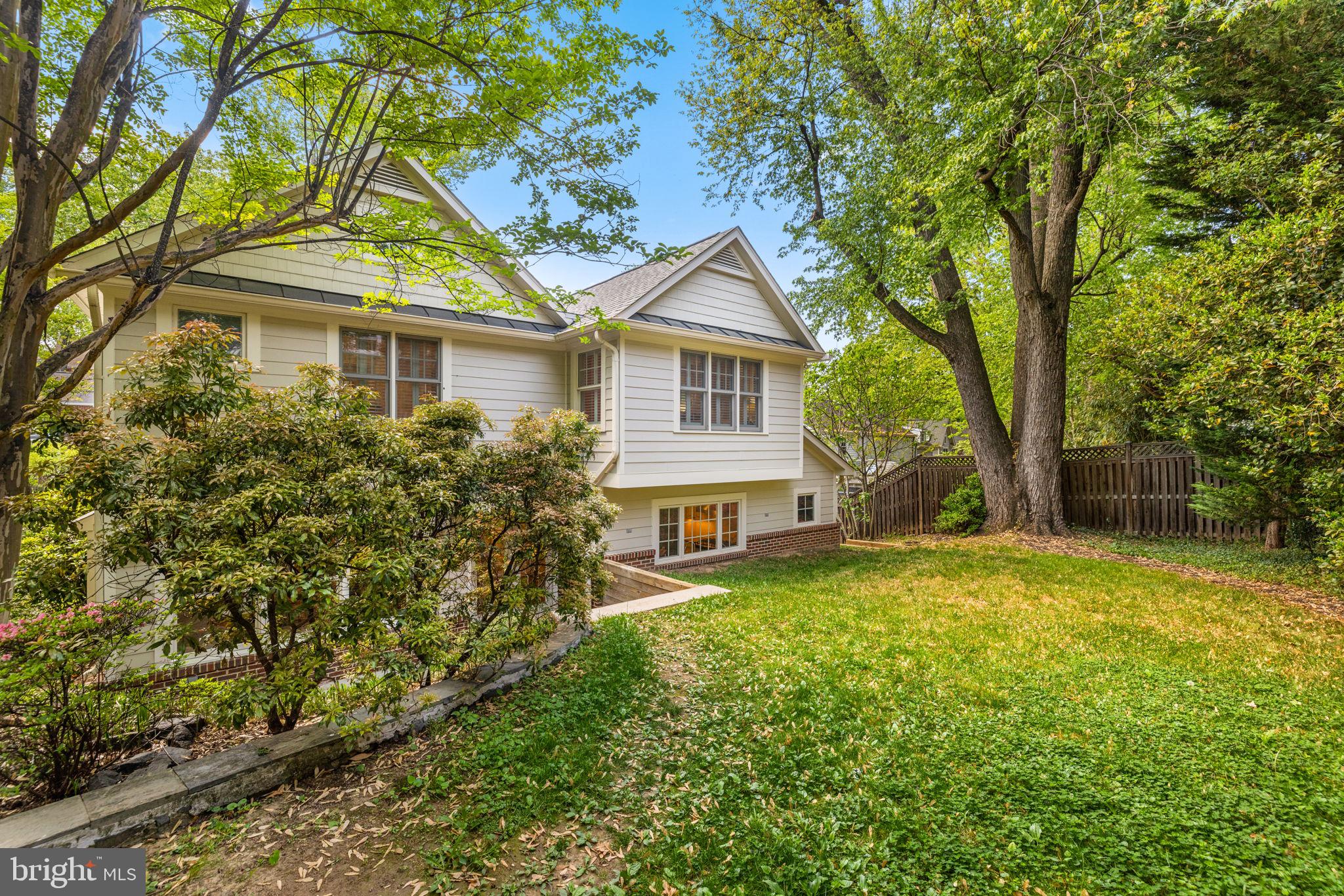 MADISON MANOR - Residential