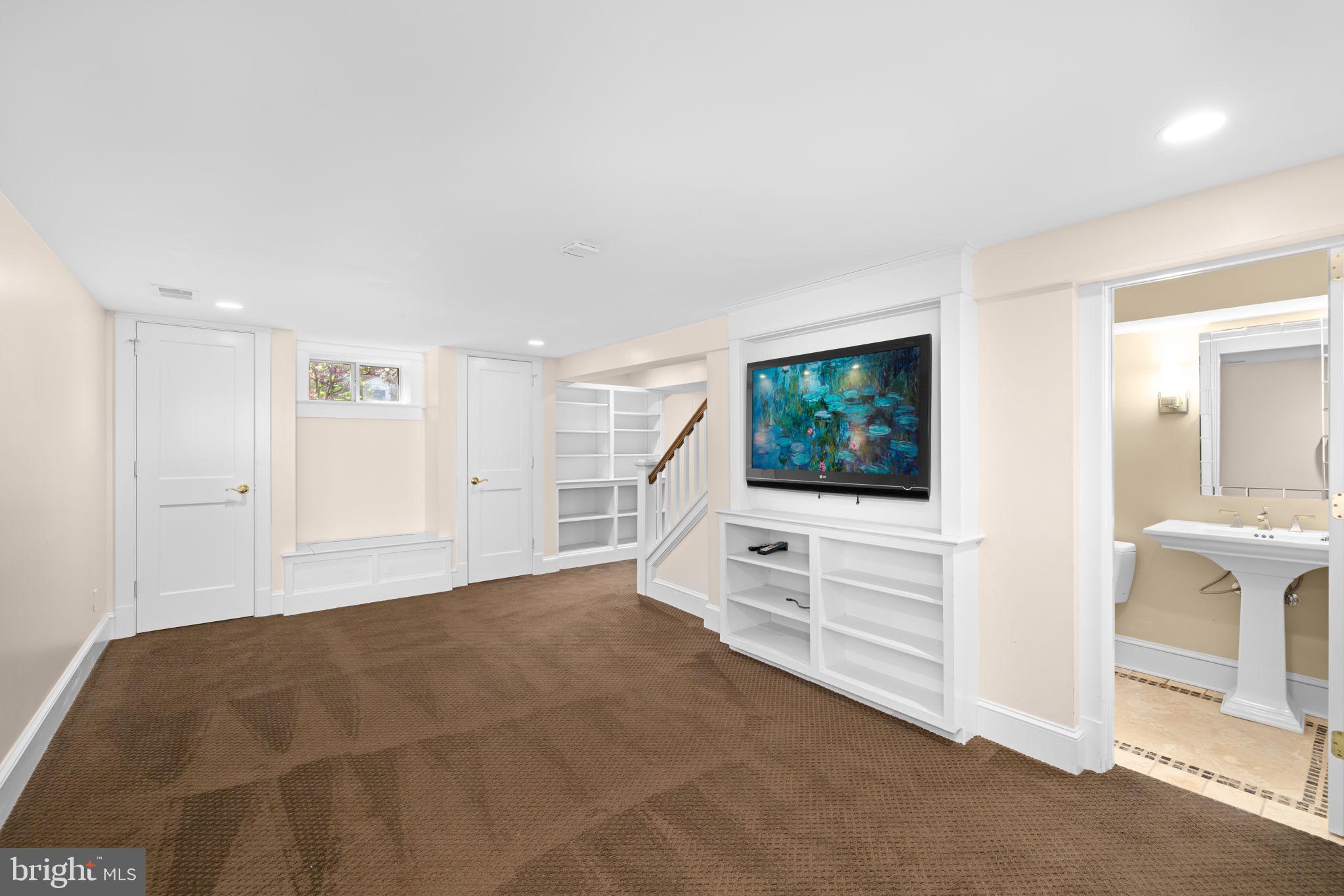 MADISON MANOR - Residential