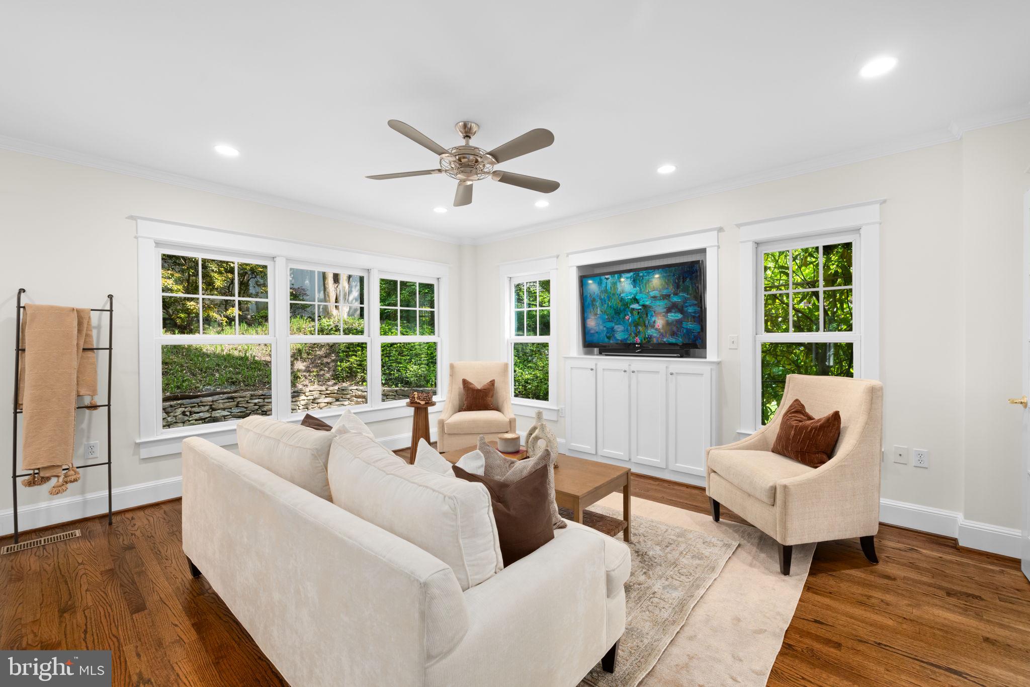 MADISON MANOR - Residential