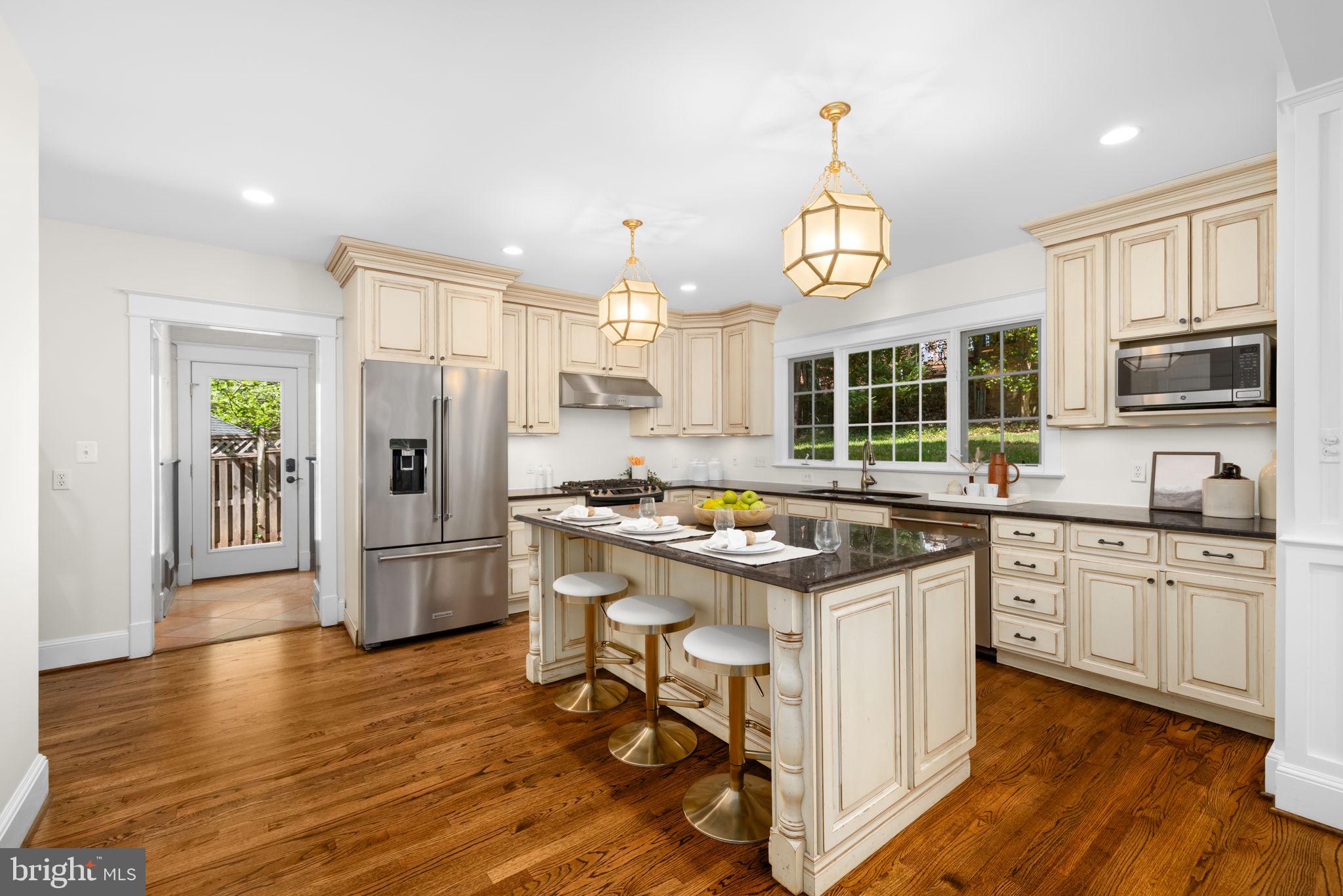MADISON MANOR - Residential