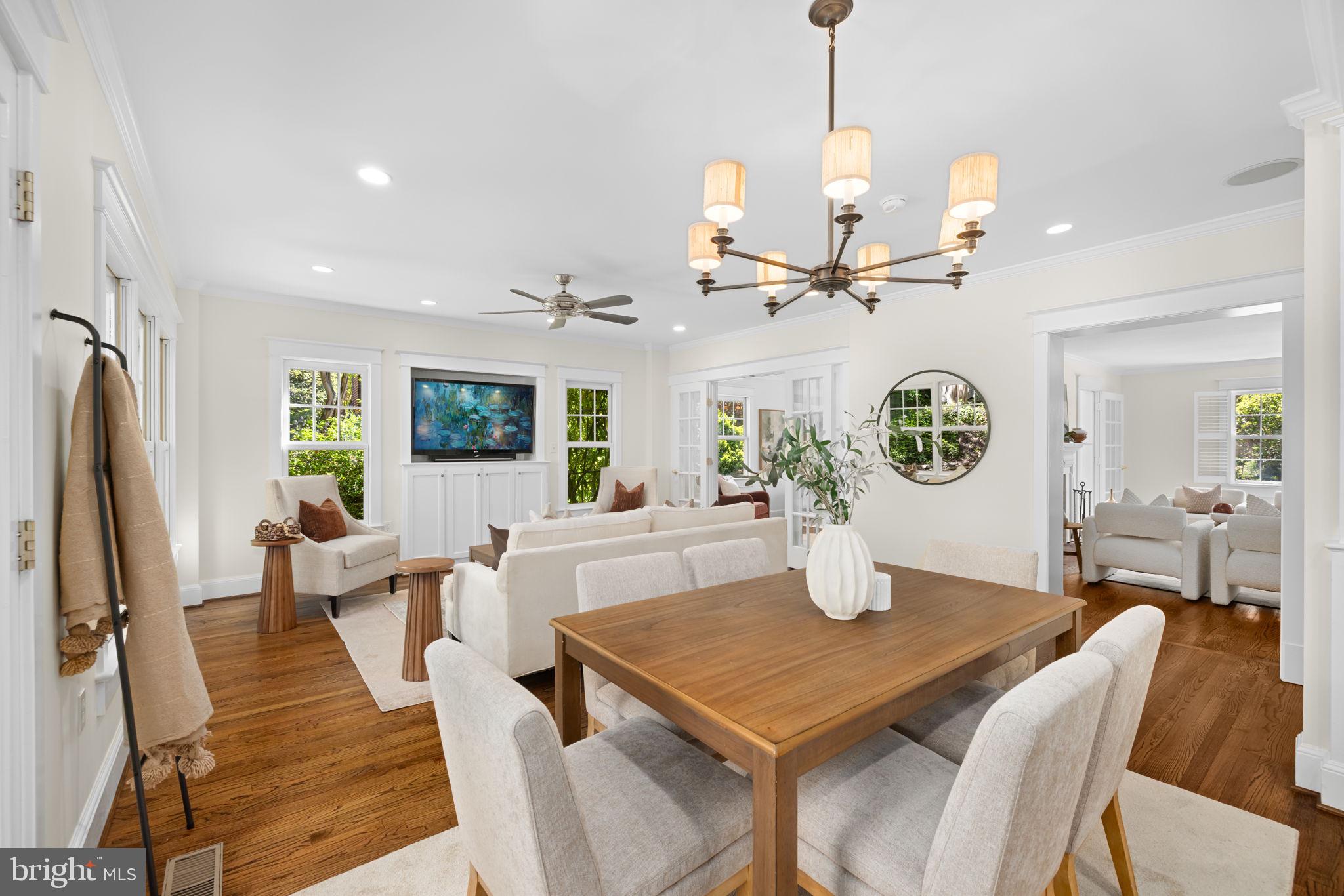 MADISON MANOR - Residential