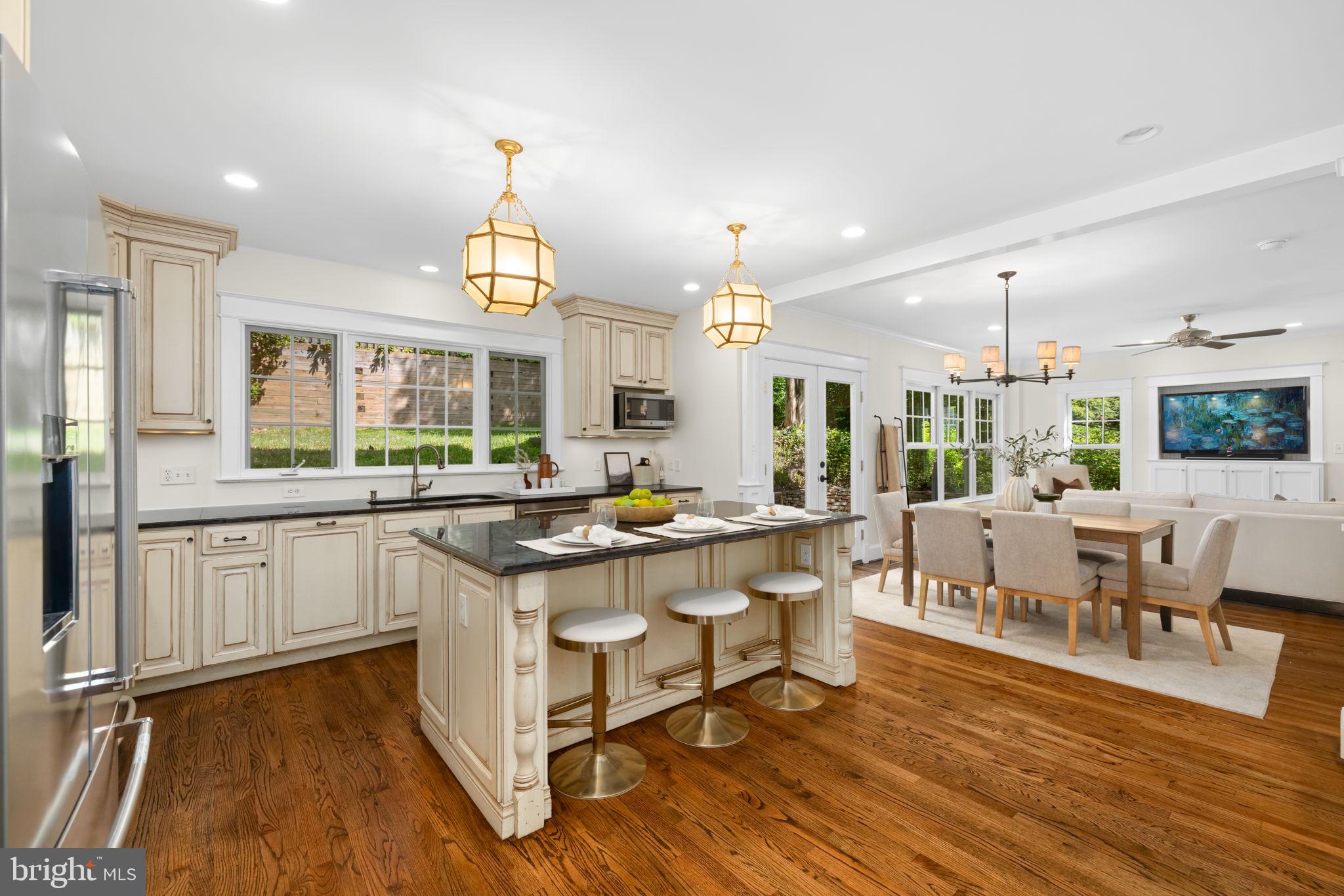 MADISON MANOR - Residential