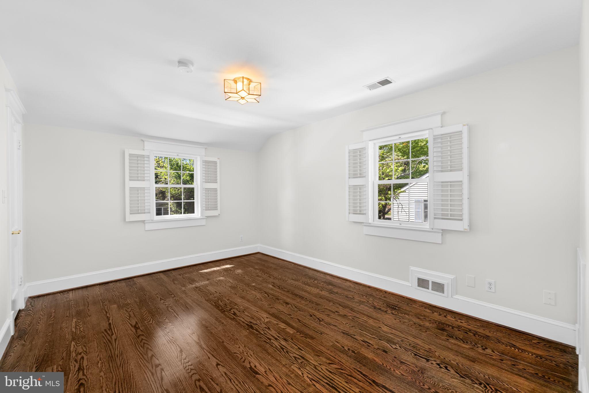 MADISON MANOR - Residential