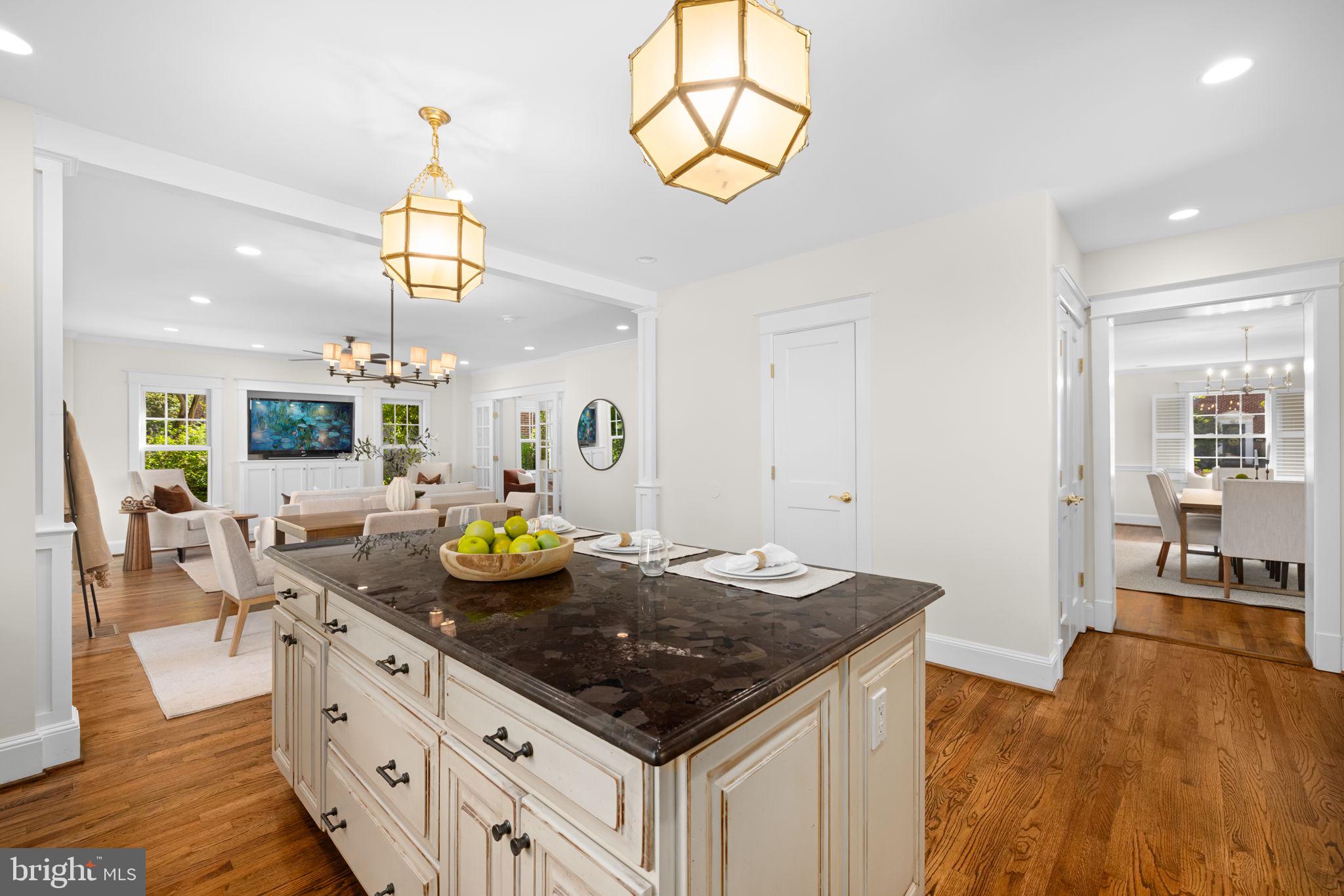 MADISON MANOR - Residential