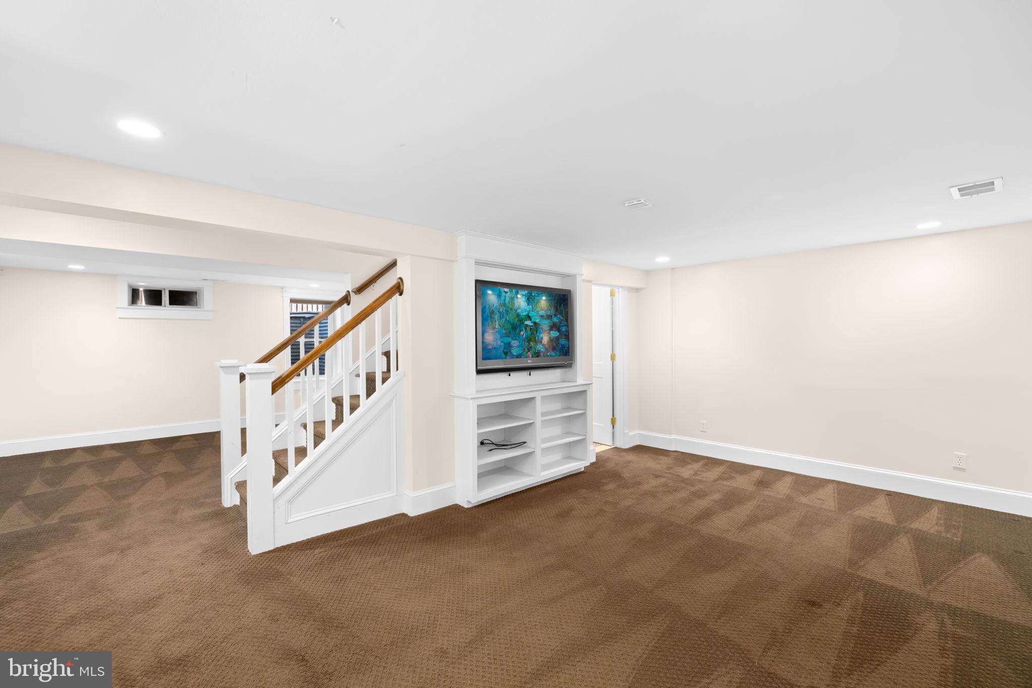 MADISON MANOR - Residential