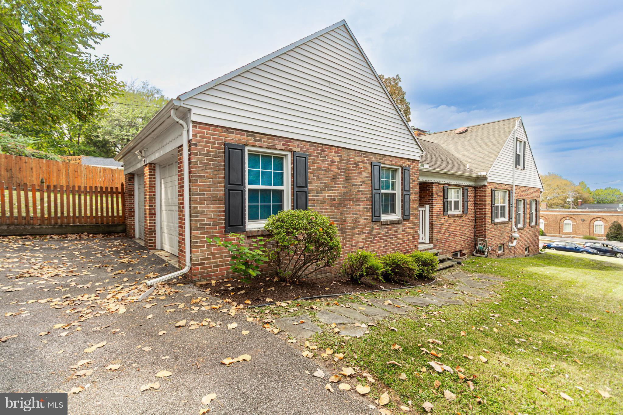 STRATHCONA-HILLCROFT - Residential