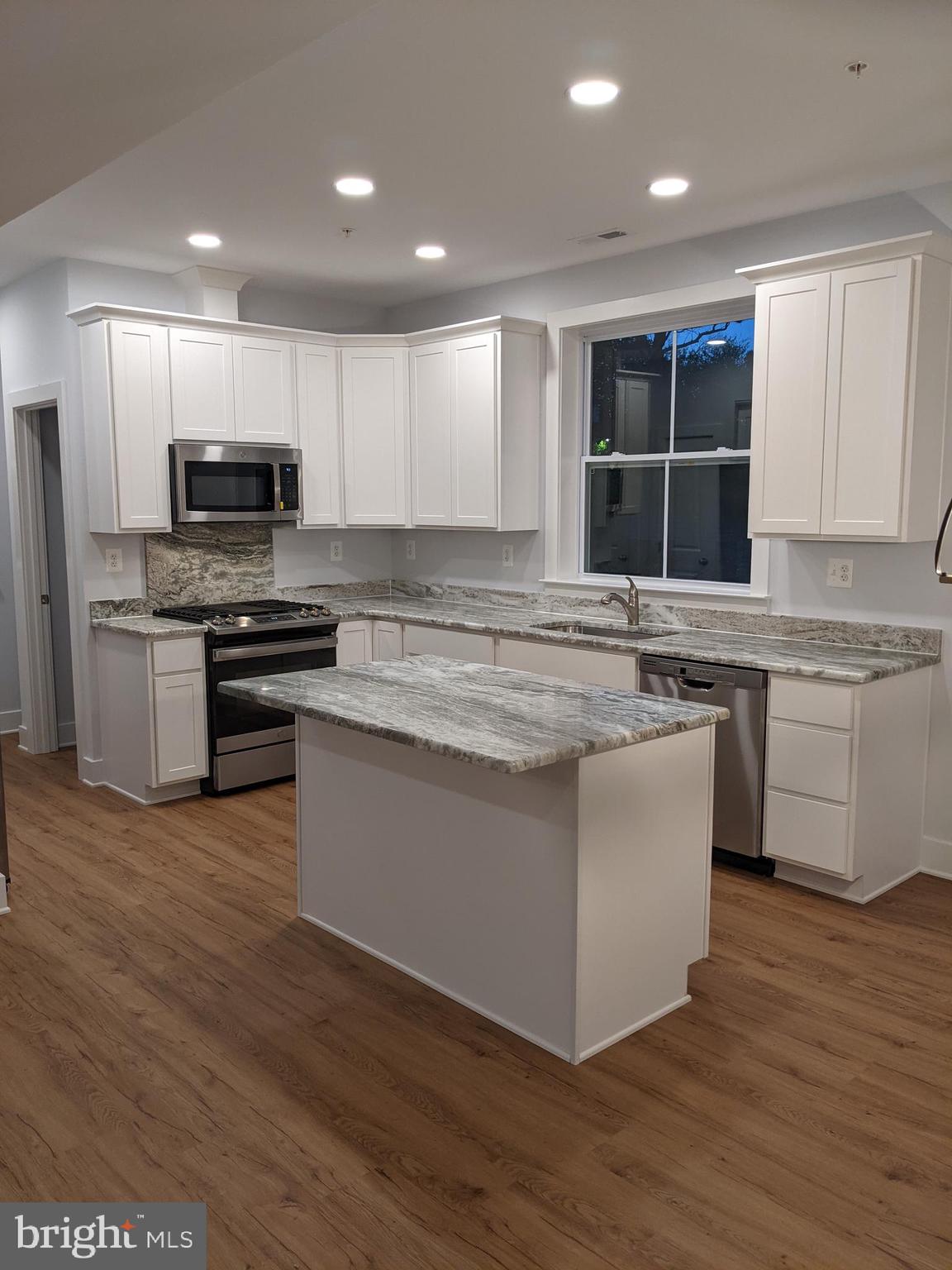 LONDONTOWN - Residential