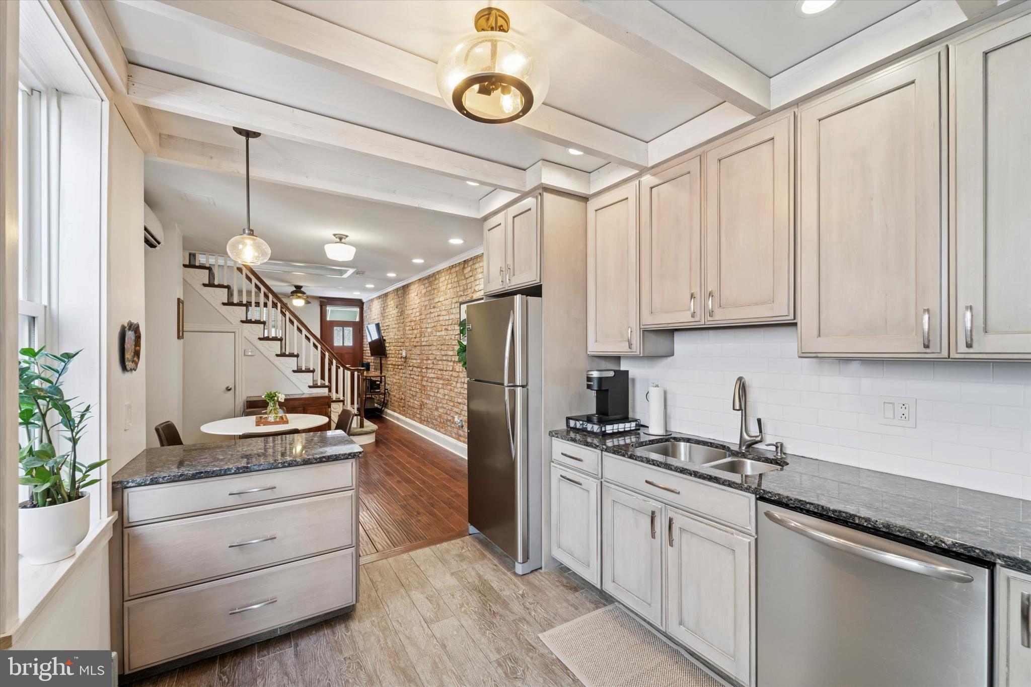 PORT RICHMOND - Residential