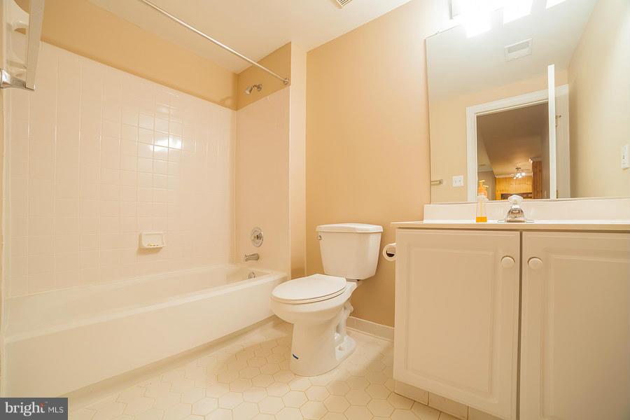 NOTTINGHAM WOODS - Residential