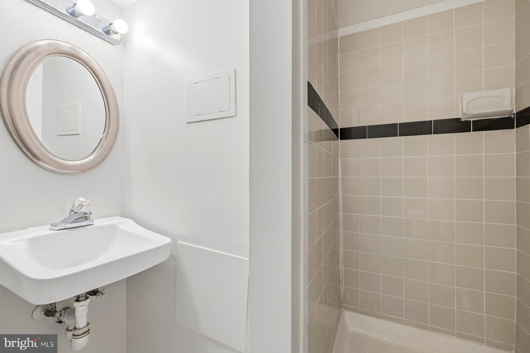 INDIAN CREEK - Residential